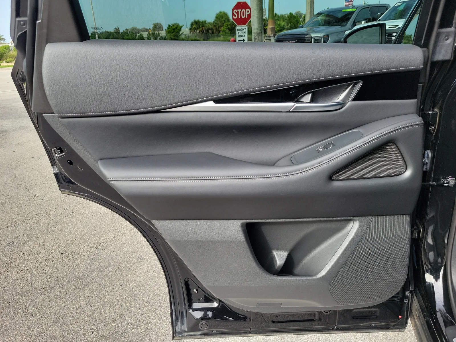 2025 INFINITI QX60 PURE photo 26