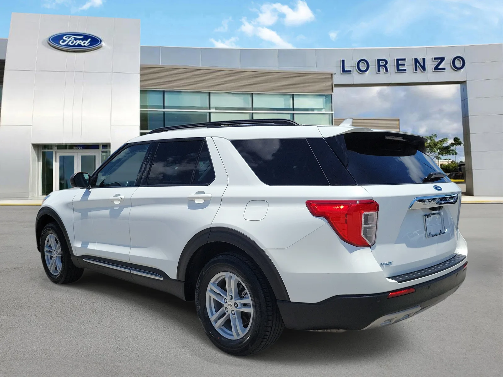 2023 Ford Explorer XLT photo 7