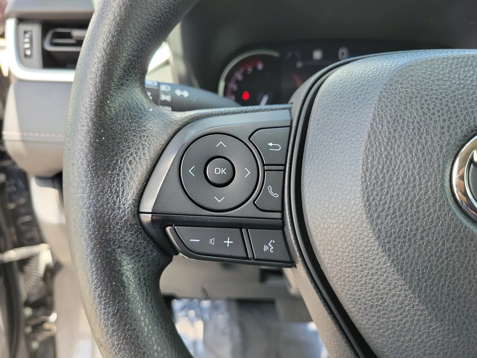 2023 Toyota RAV4 XLE photo 27