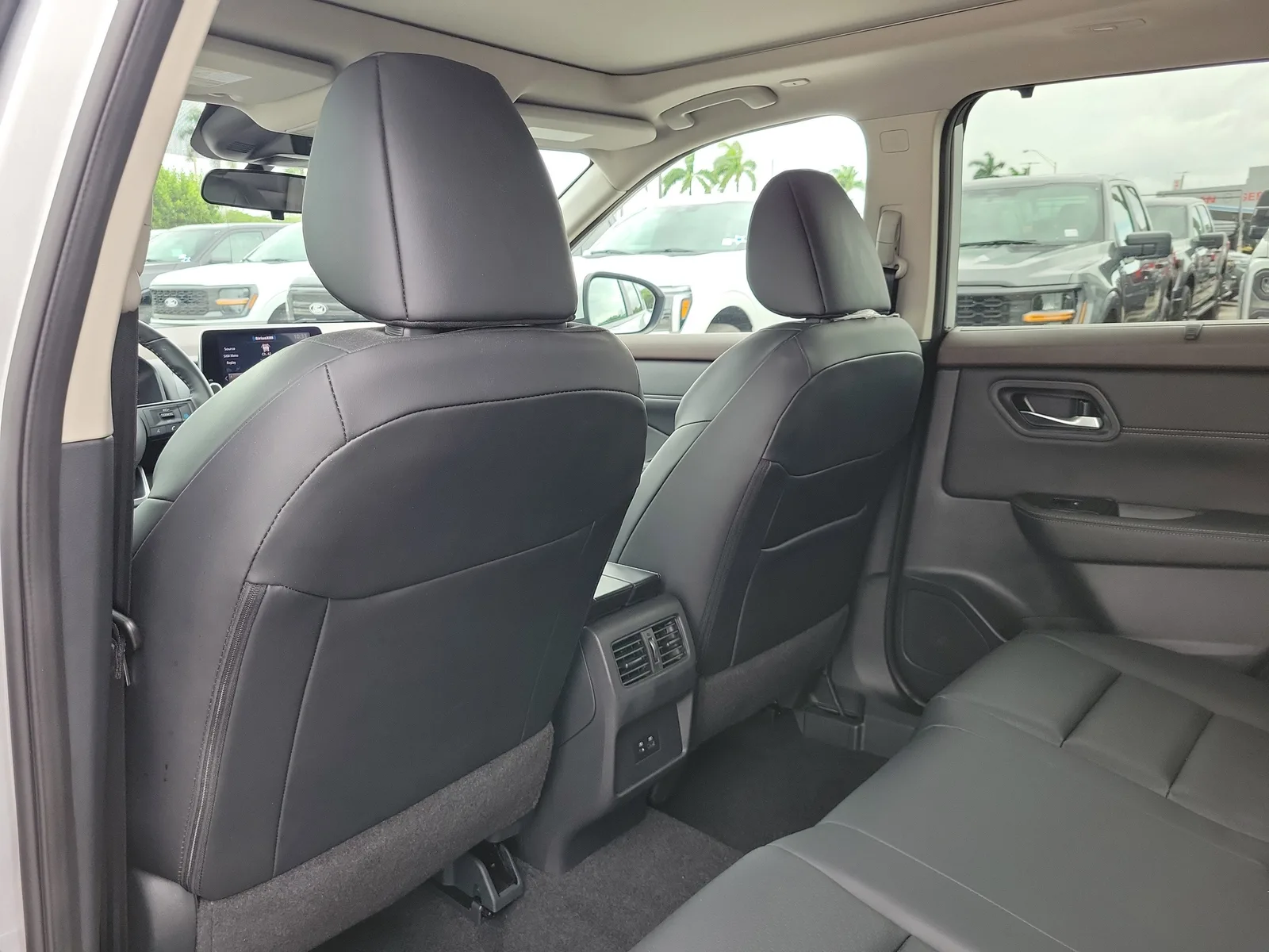 2023 Nissan Rogue SV photo 18