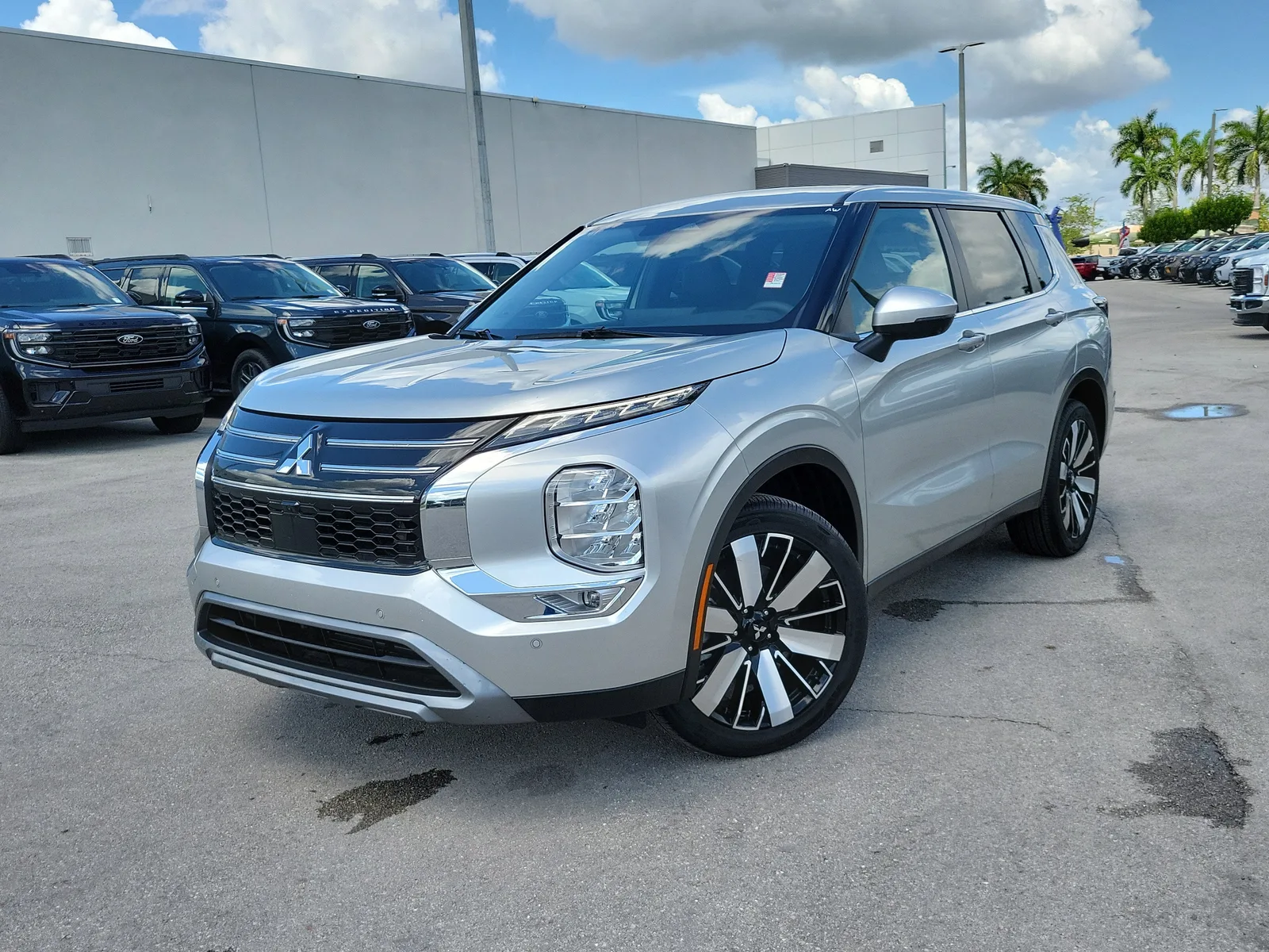2025 Mitsubishi Outlander SE photo 33
