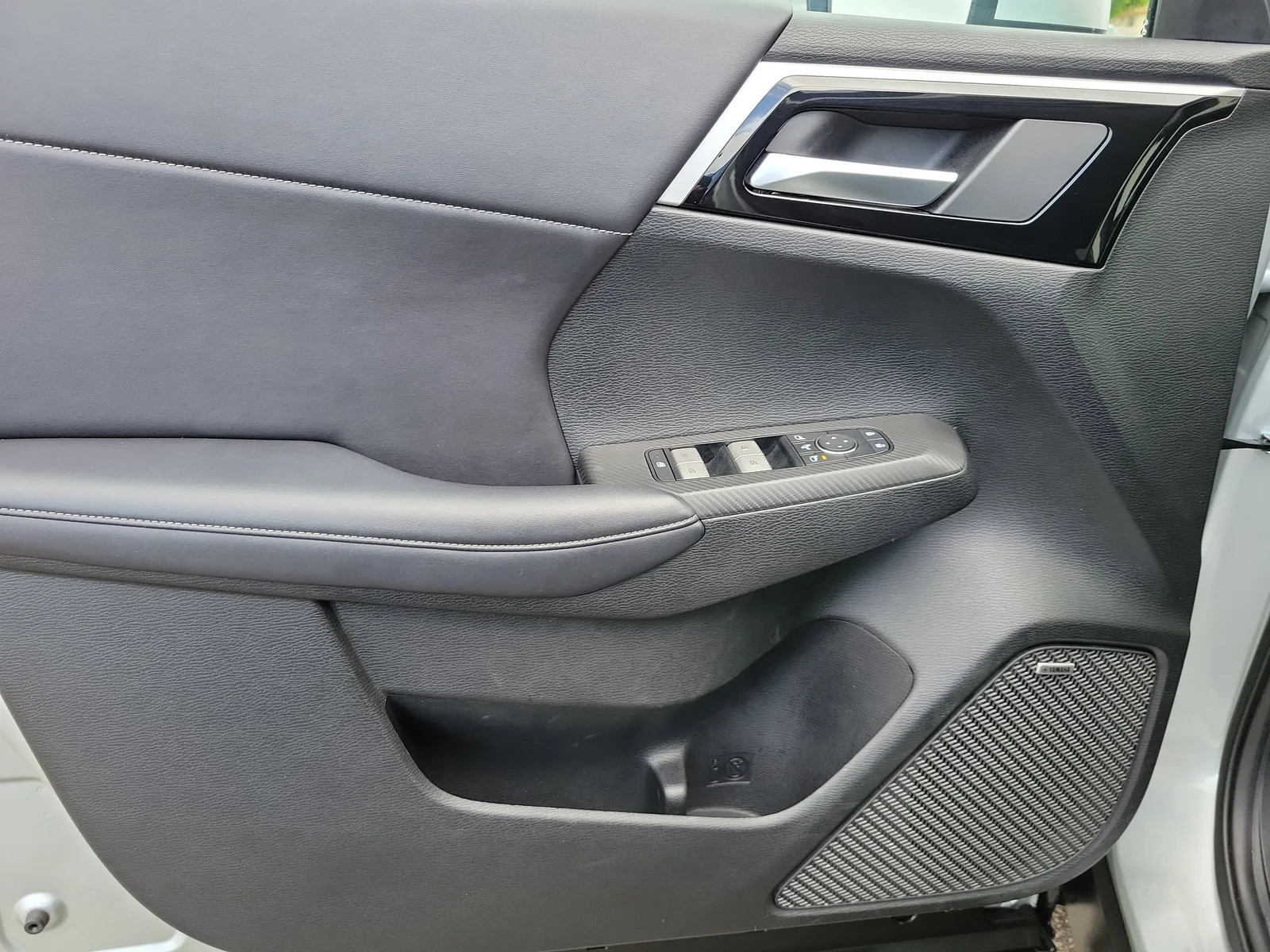 2025 Mitsubishi Outlander SE photo 27
