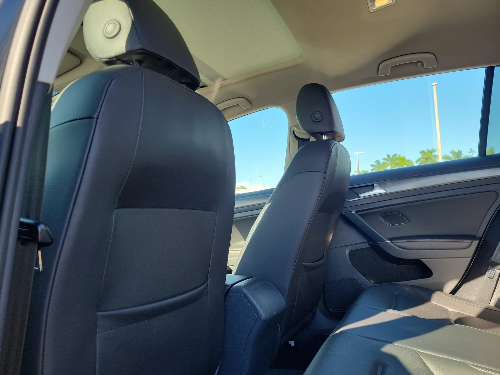 2020 Volkswagen Golf TSI photo 14