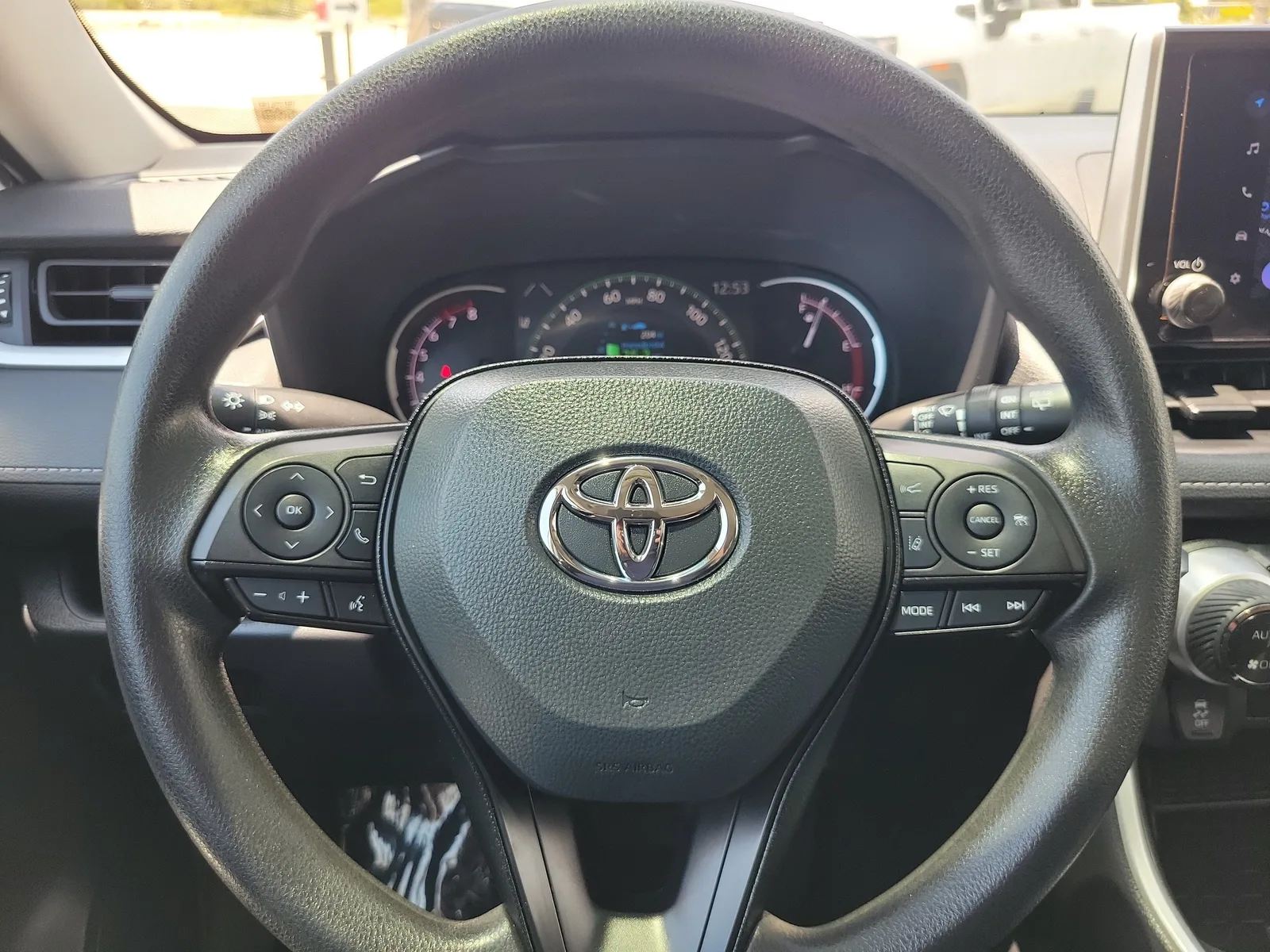 2024 Toyota RAV4 XLE photo 19