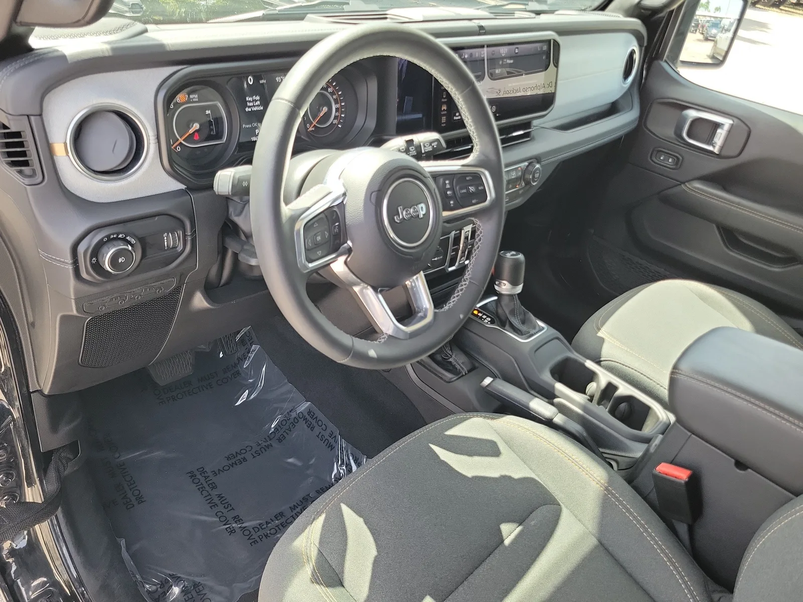 2025 Jeep Wrangler Sahara 4WD photo 9