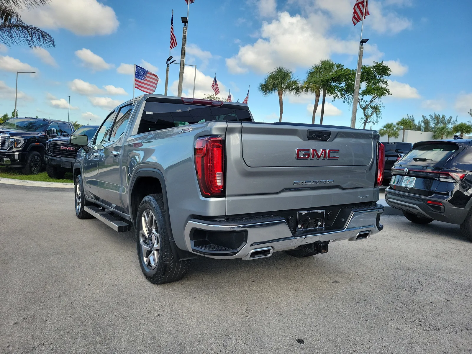 2024 GMC Sierra 1500 SLT photo 7