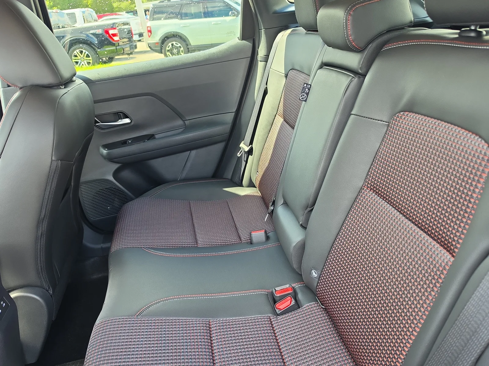 2026 Nissan Kicks SR 4WD photo 11