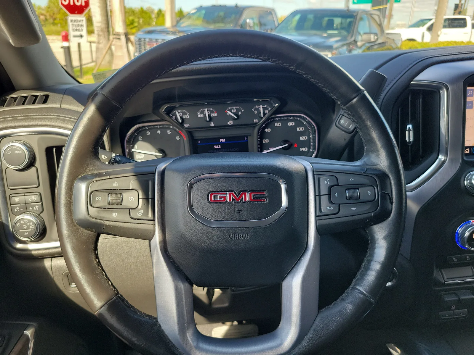 2020 GMC Sierra 1500 SLT photo 18