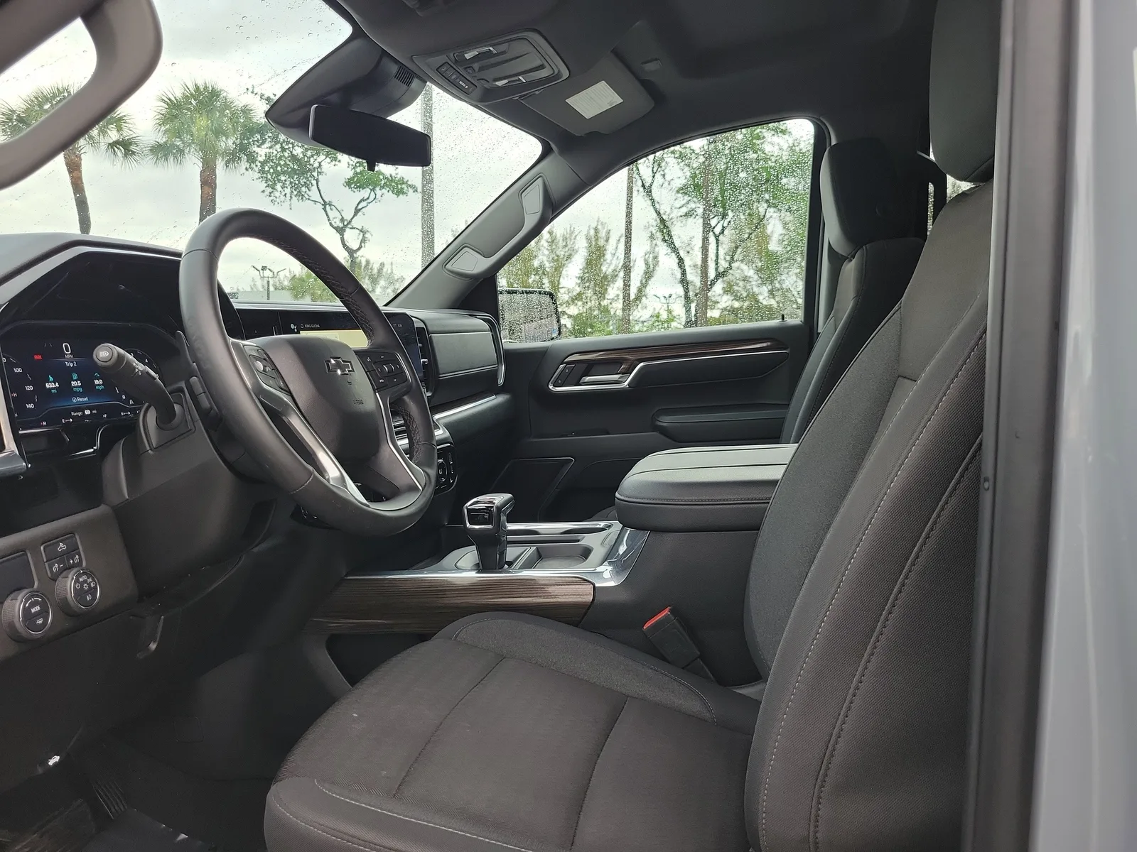2024 Chevrolet Silverado 1500 RST photo 12