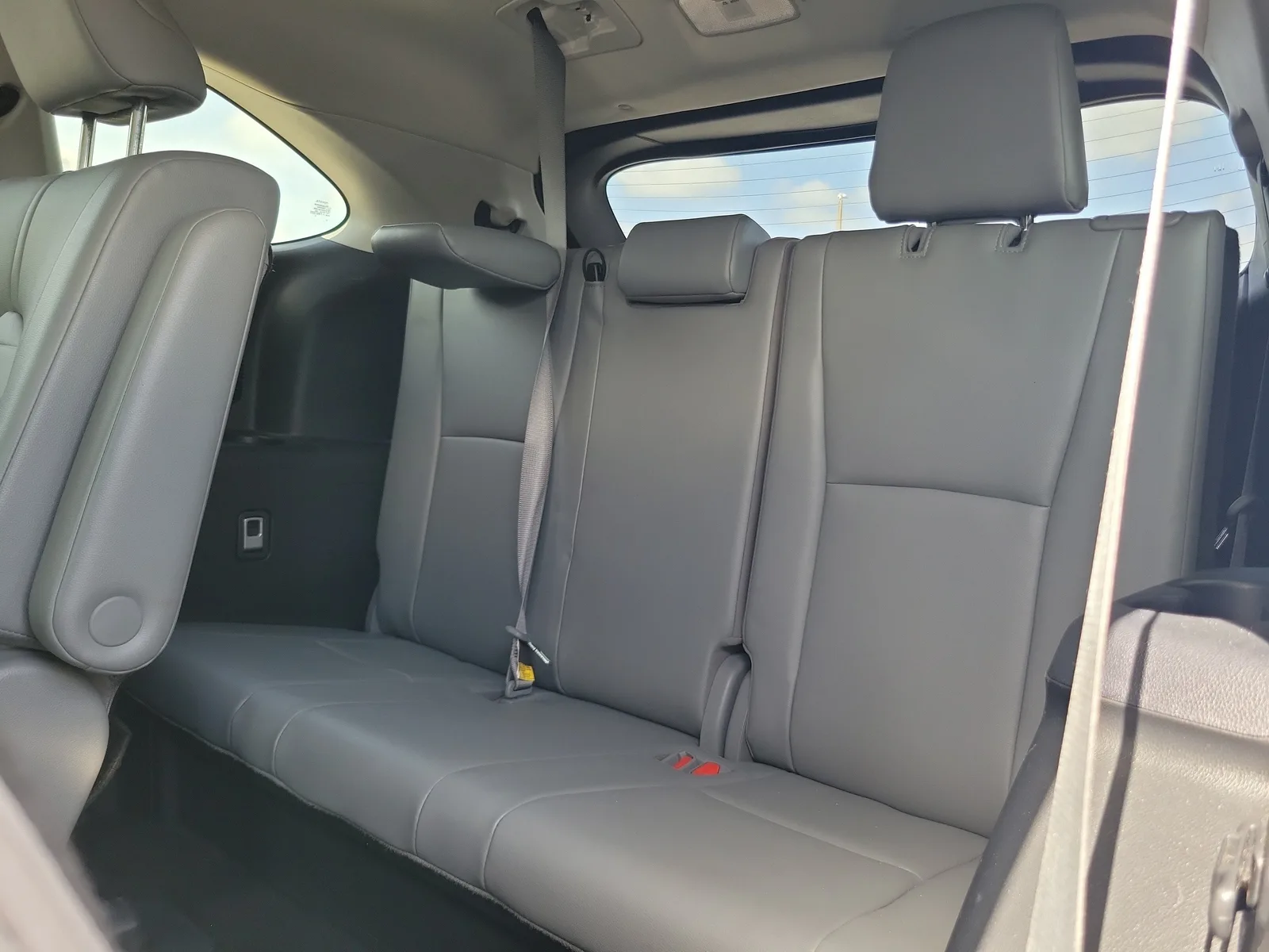 2021 Toyota Highlander XLE photo 16