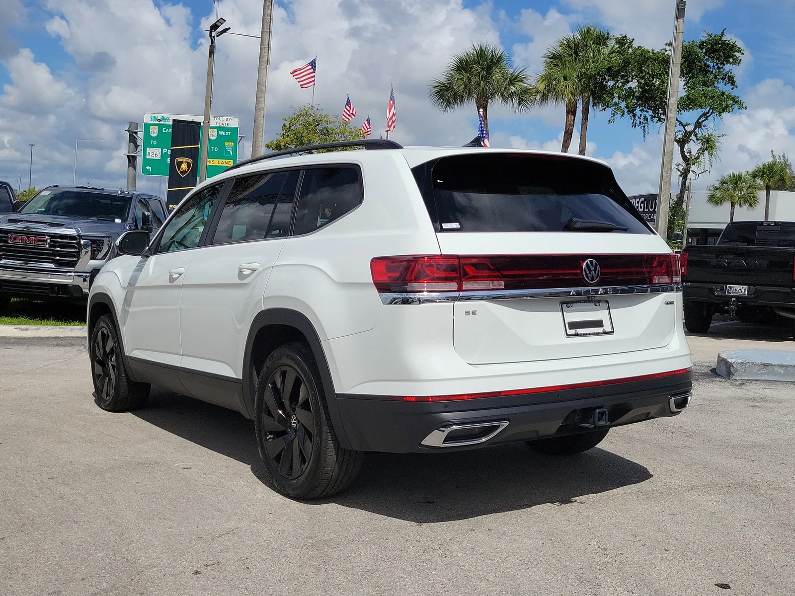 2025 Volkswagen Atlas 2.0T SE w/Technology photo 7