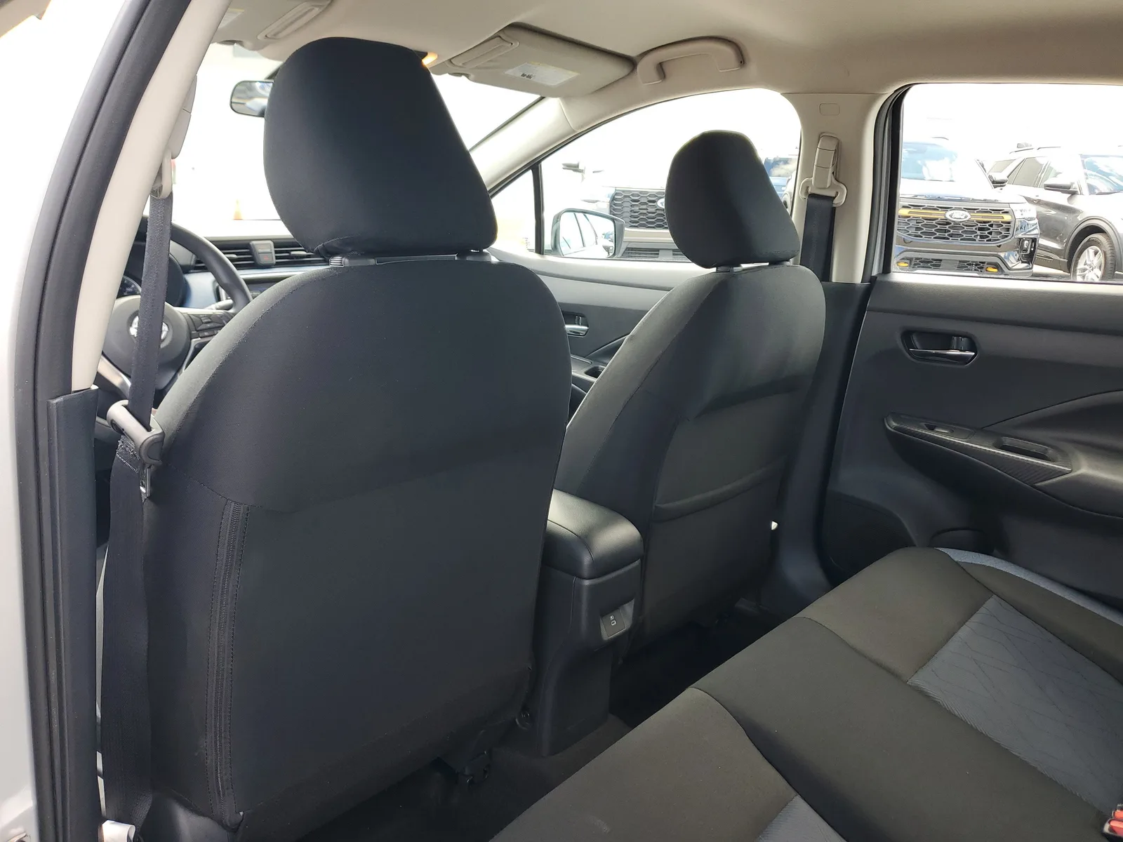 2025 Nissan Versa SV photo 13