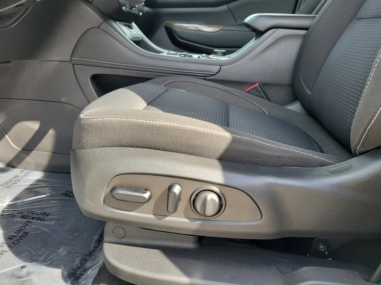 2023 GMC Acadia SLE photo 12
