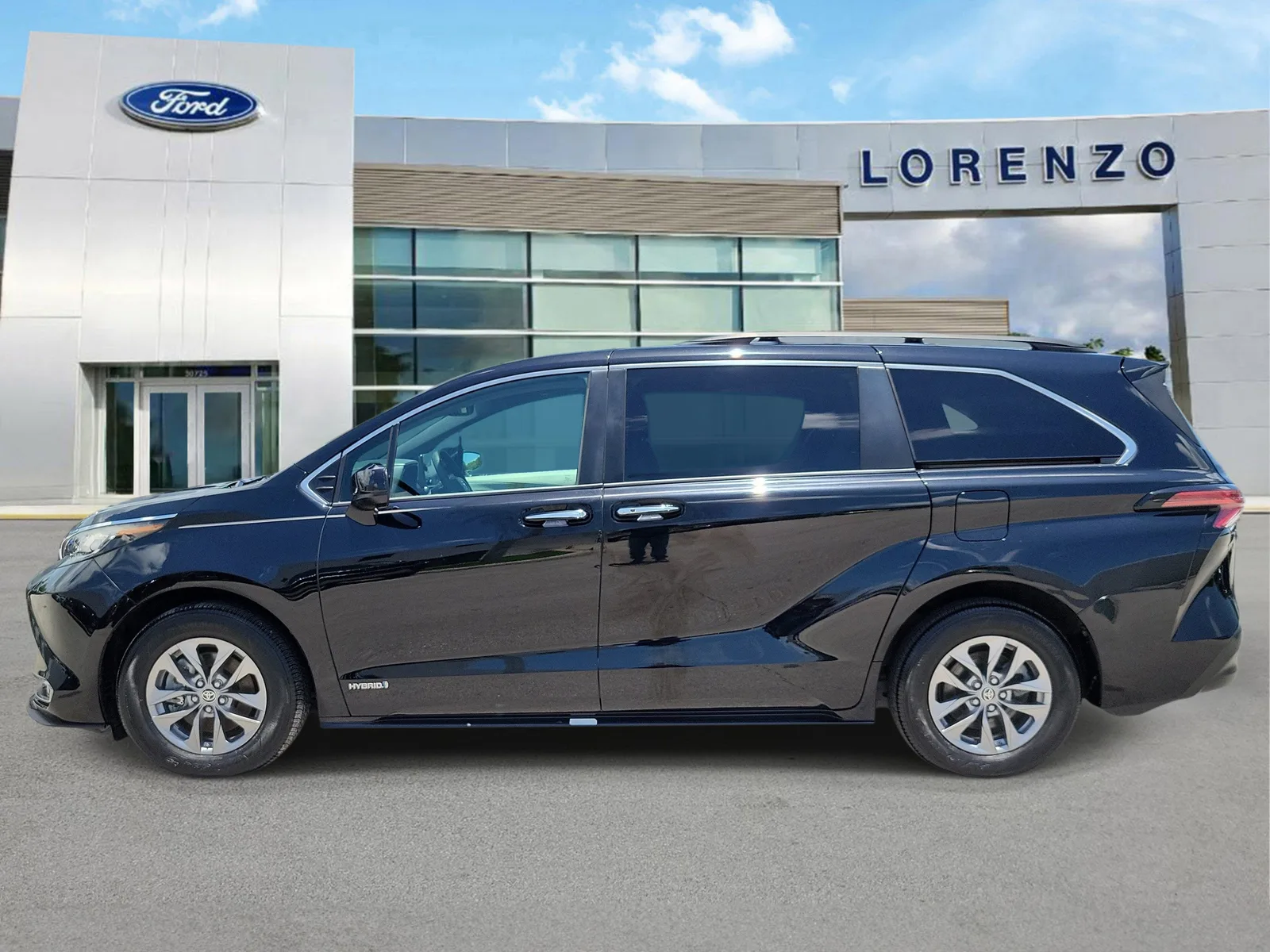 2021 Toyota Sienna XLE photo 8