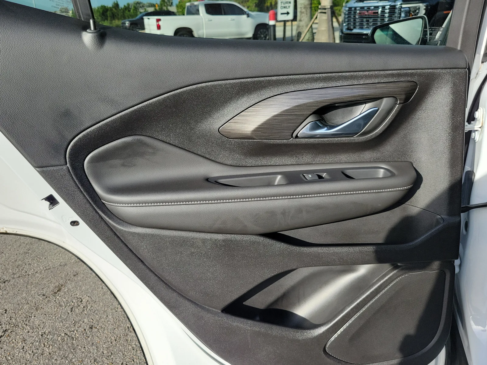 2024 GMC Terrain SLE photo 11