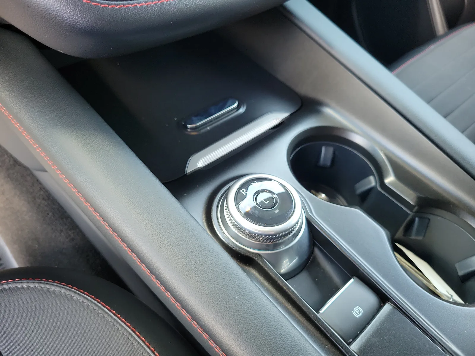2025 Ford Explorer ST-Line photo 21