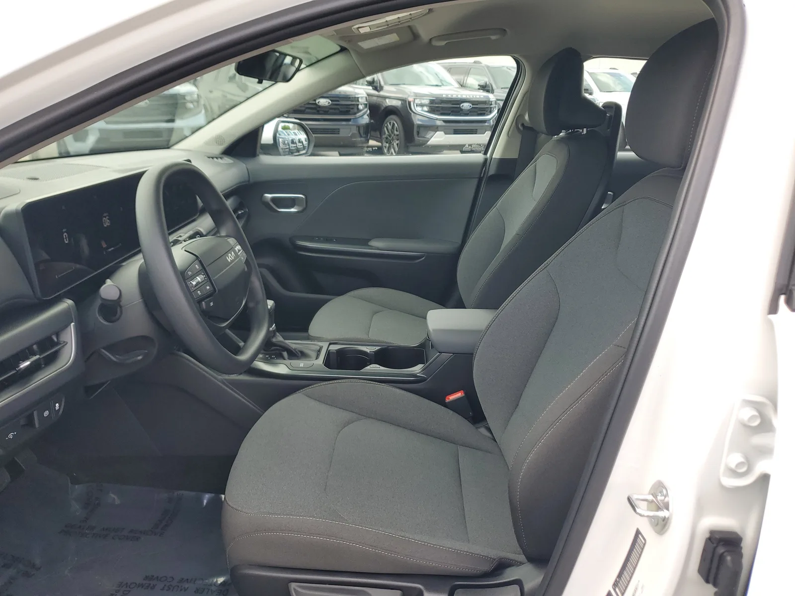 2025 Kia K4 LXS photo 11