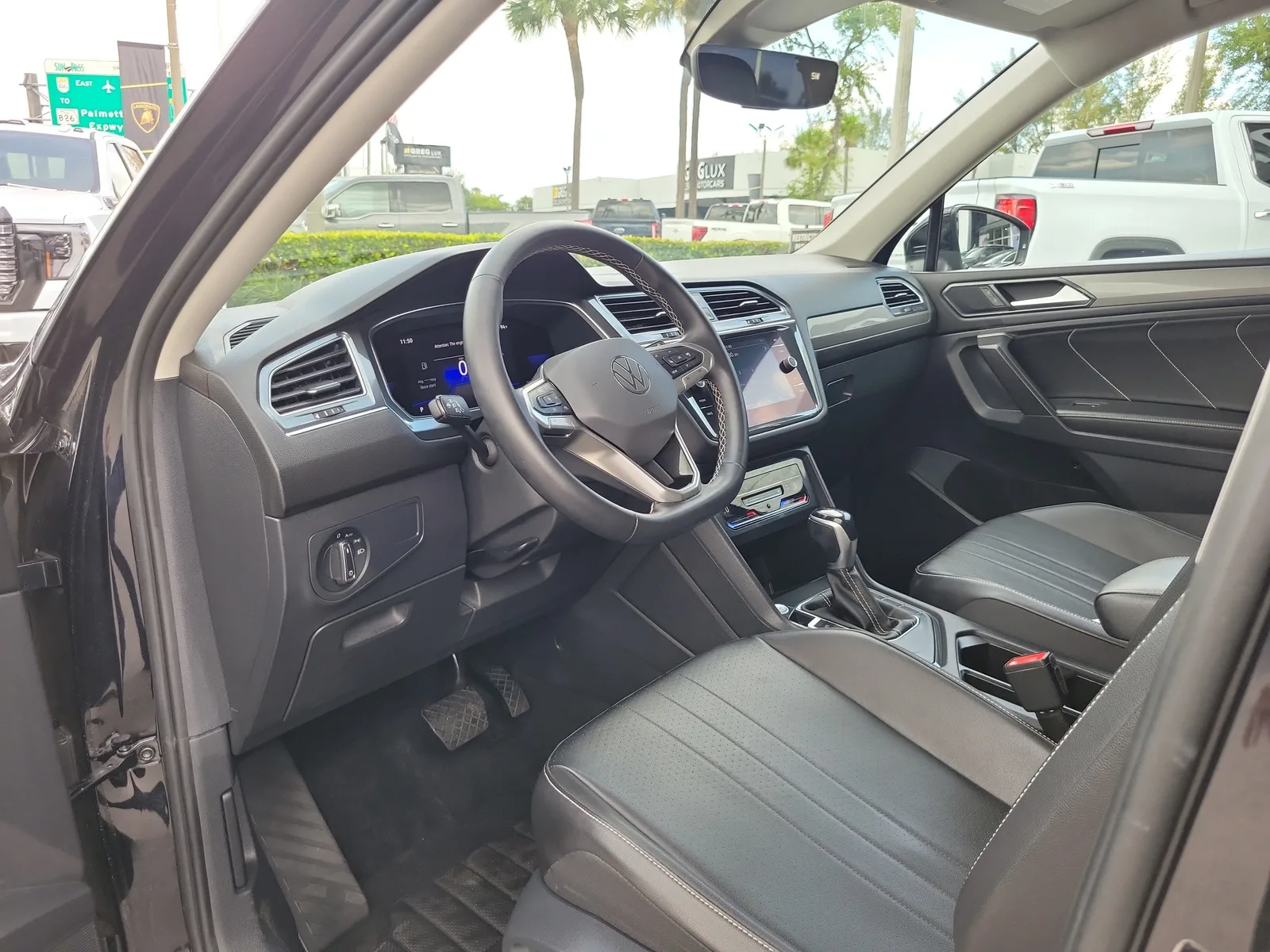 2022 Volkswagen Tiguan SE photo 8