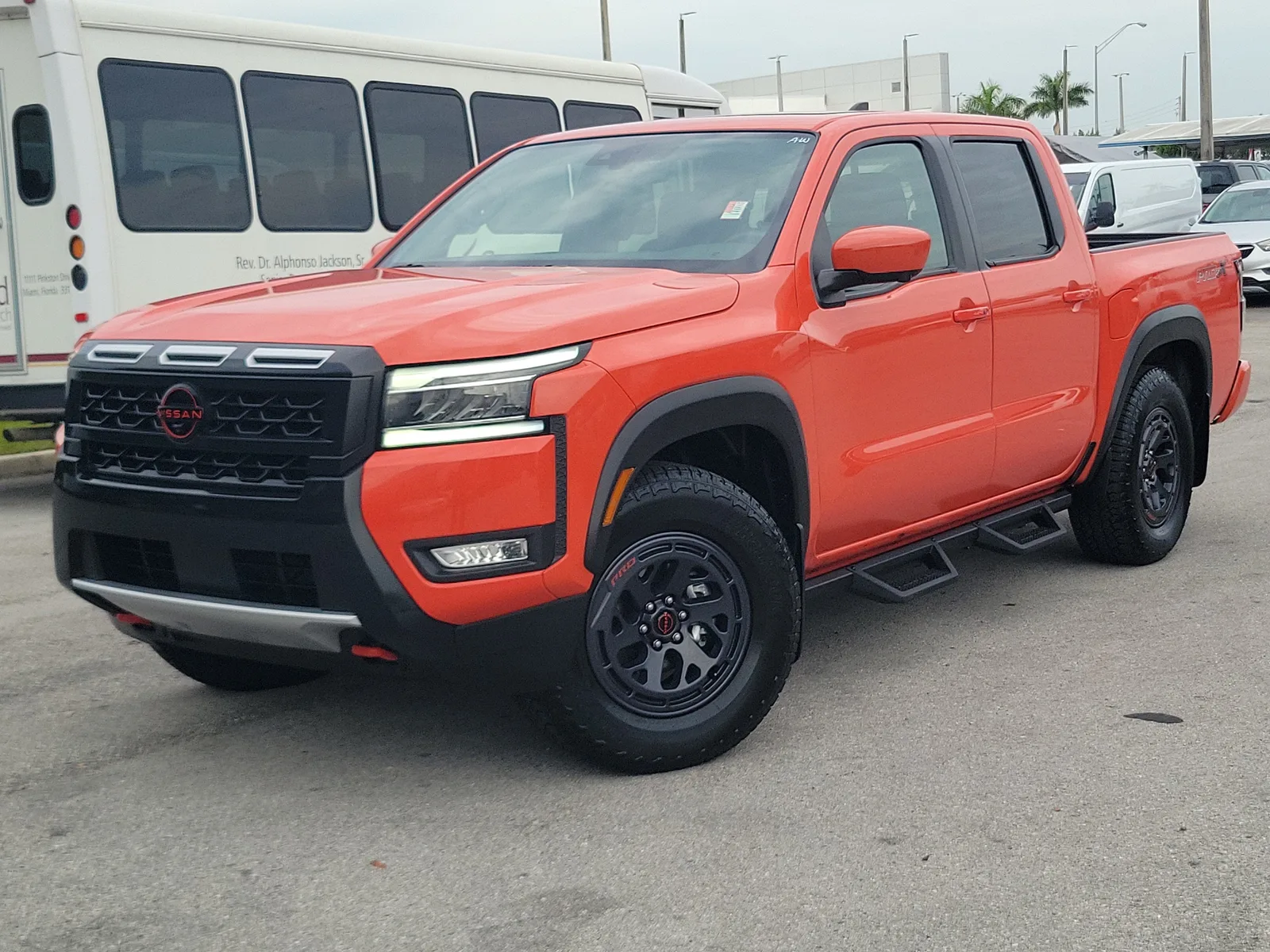2025 Nissan Frontier Crew Cab PRO-X® photo 33