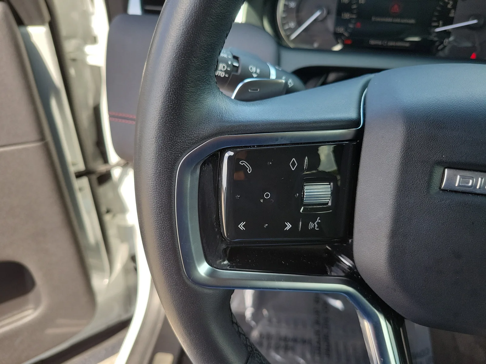 2023 Land Rover Discovery Sport S R-Dynamic photo 23