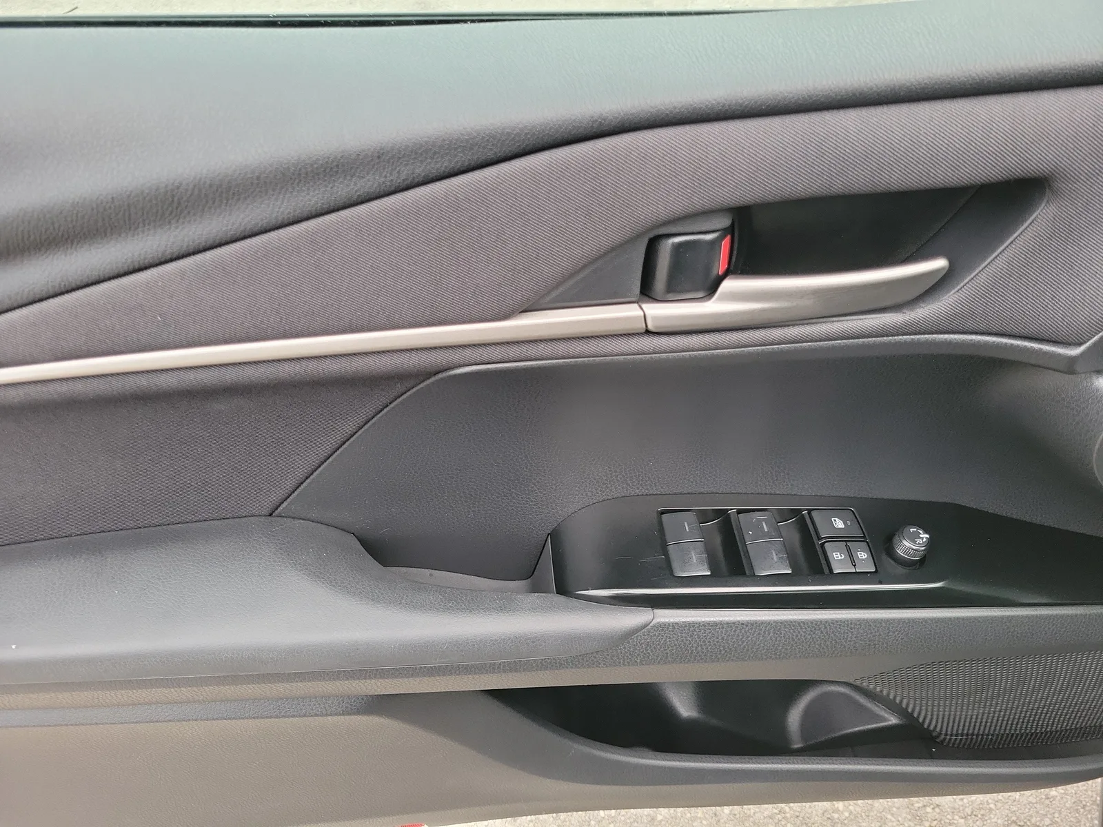 2025 Toyota Camry LE photo 25