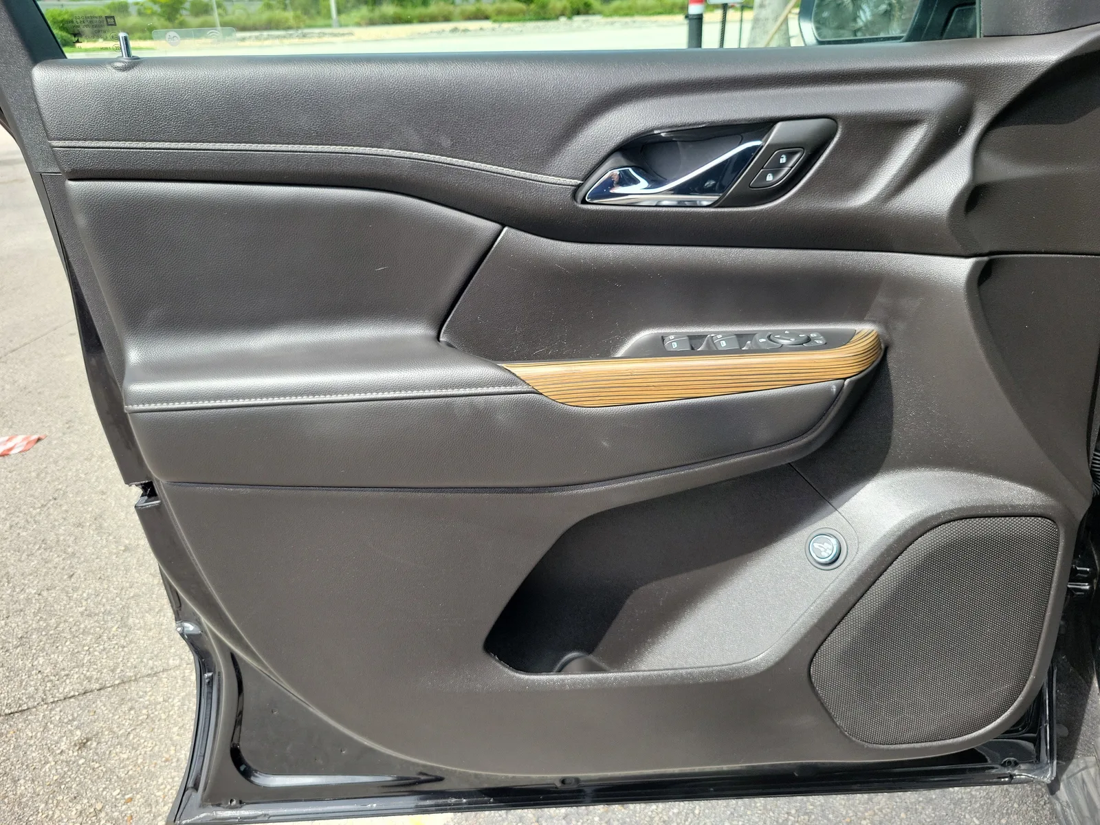 2023 GMC Acadia SLE photo 23