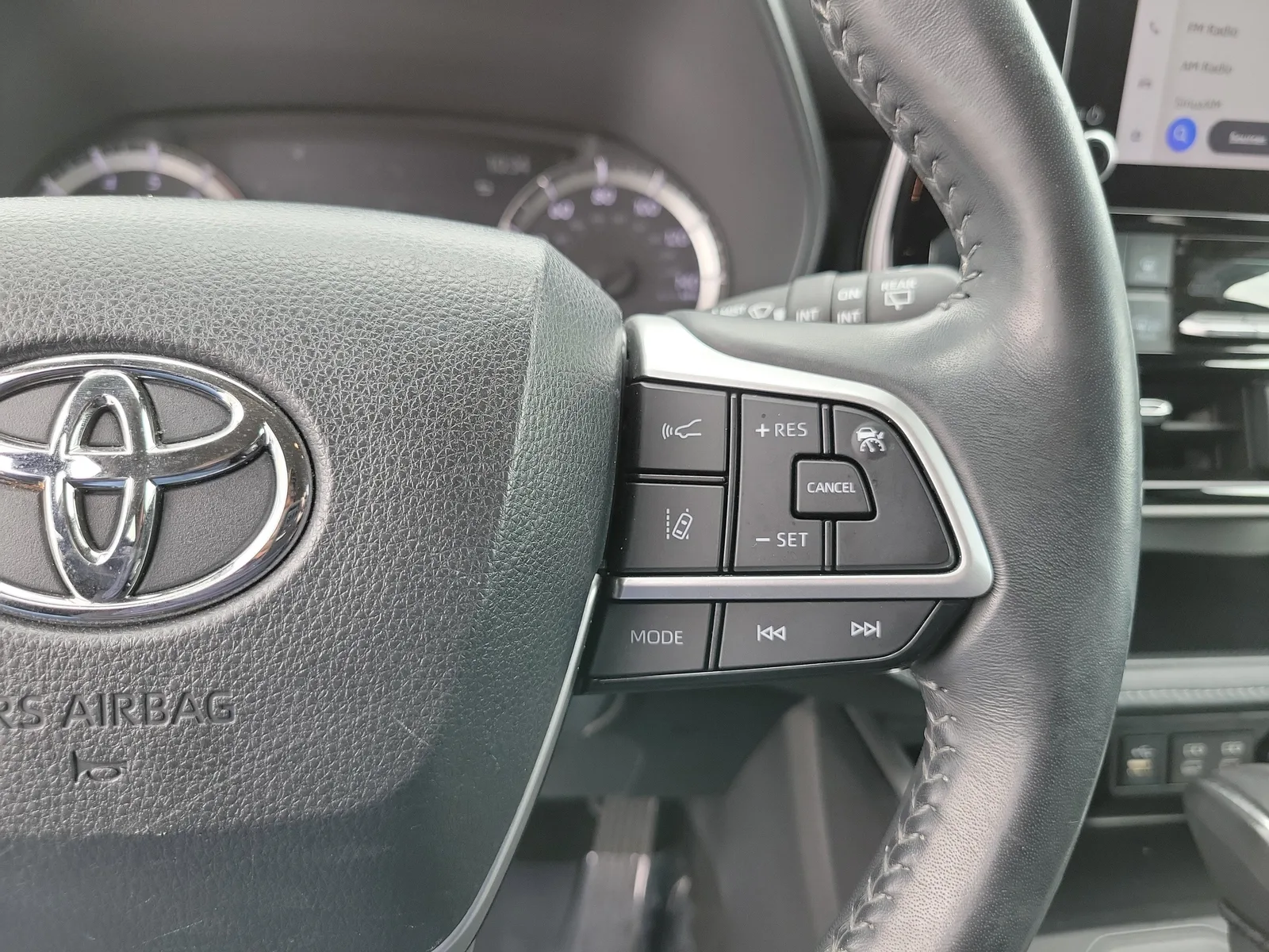 2023 Toyota Highlander LE photo 23