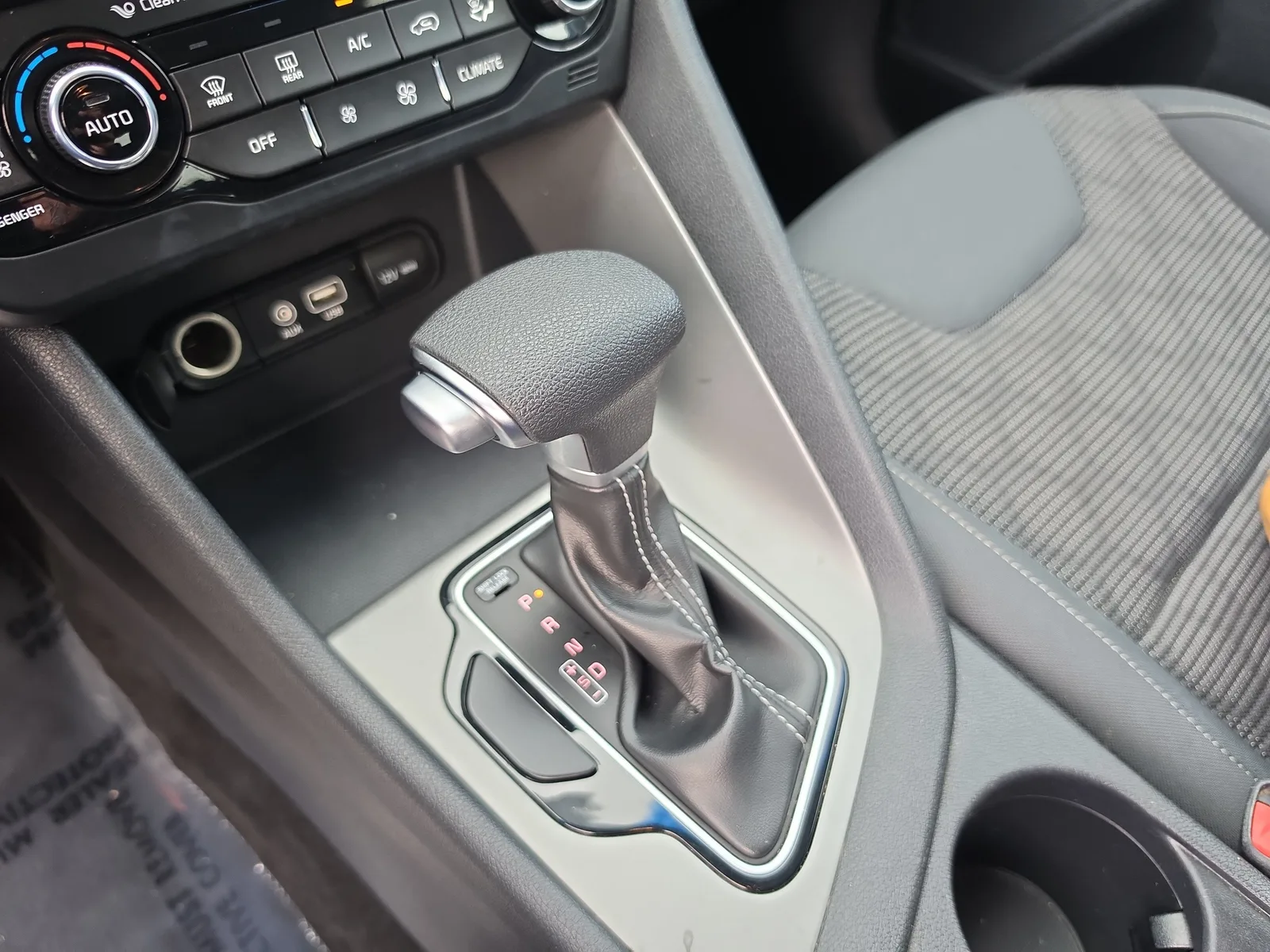 2017 Kia Niro LX photo 18