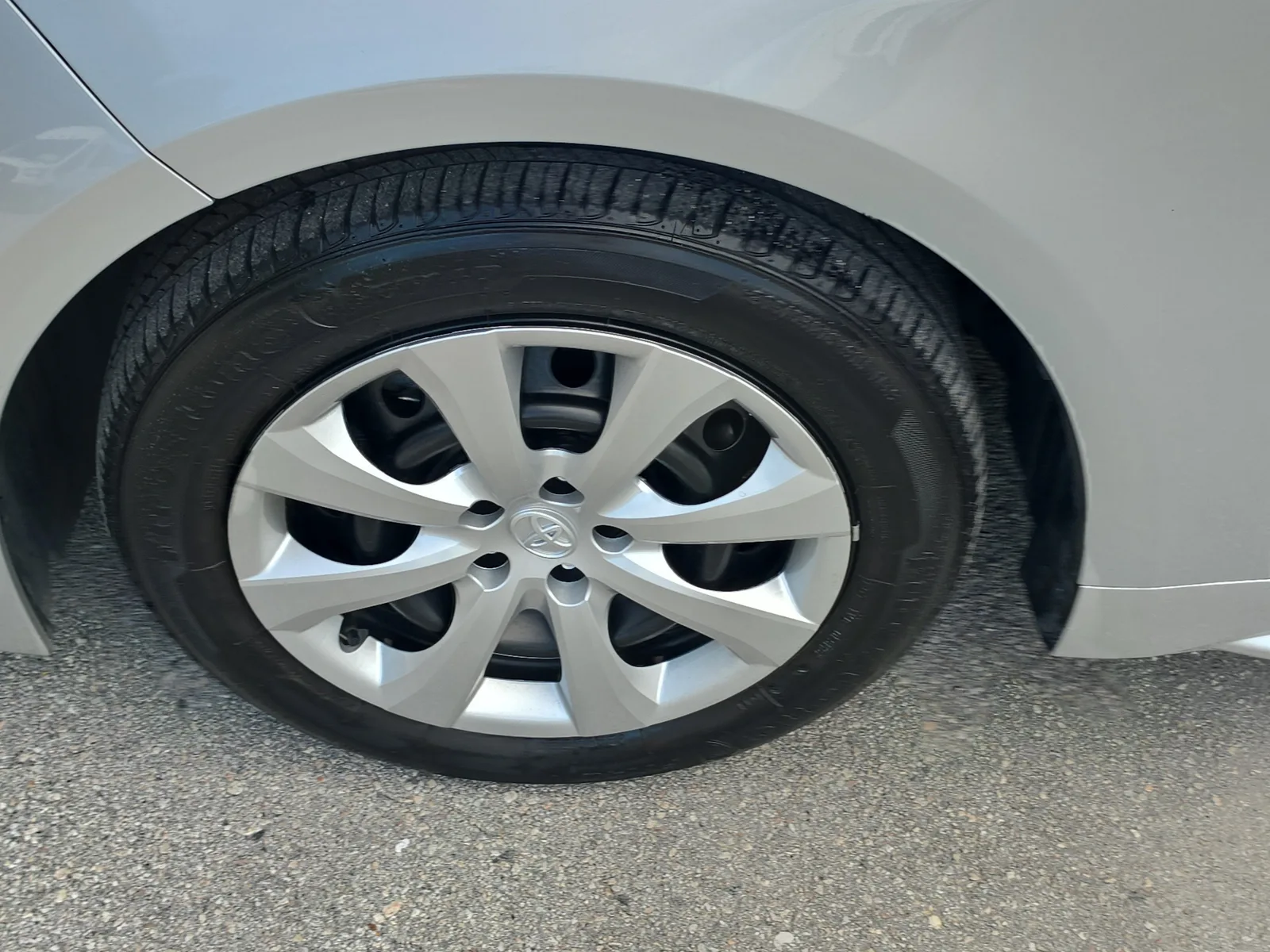 2024 Toyota Corolla LE photo 21