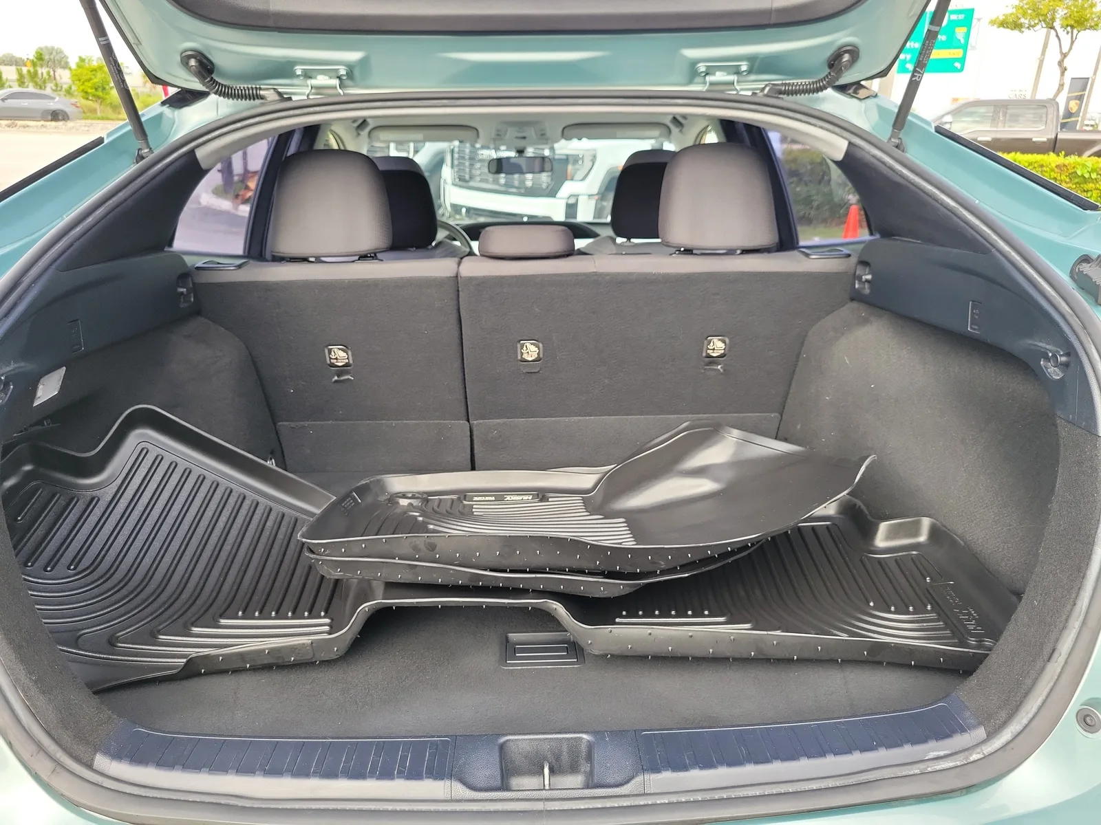 2016 Toyota Prius Two photo 15