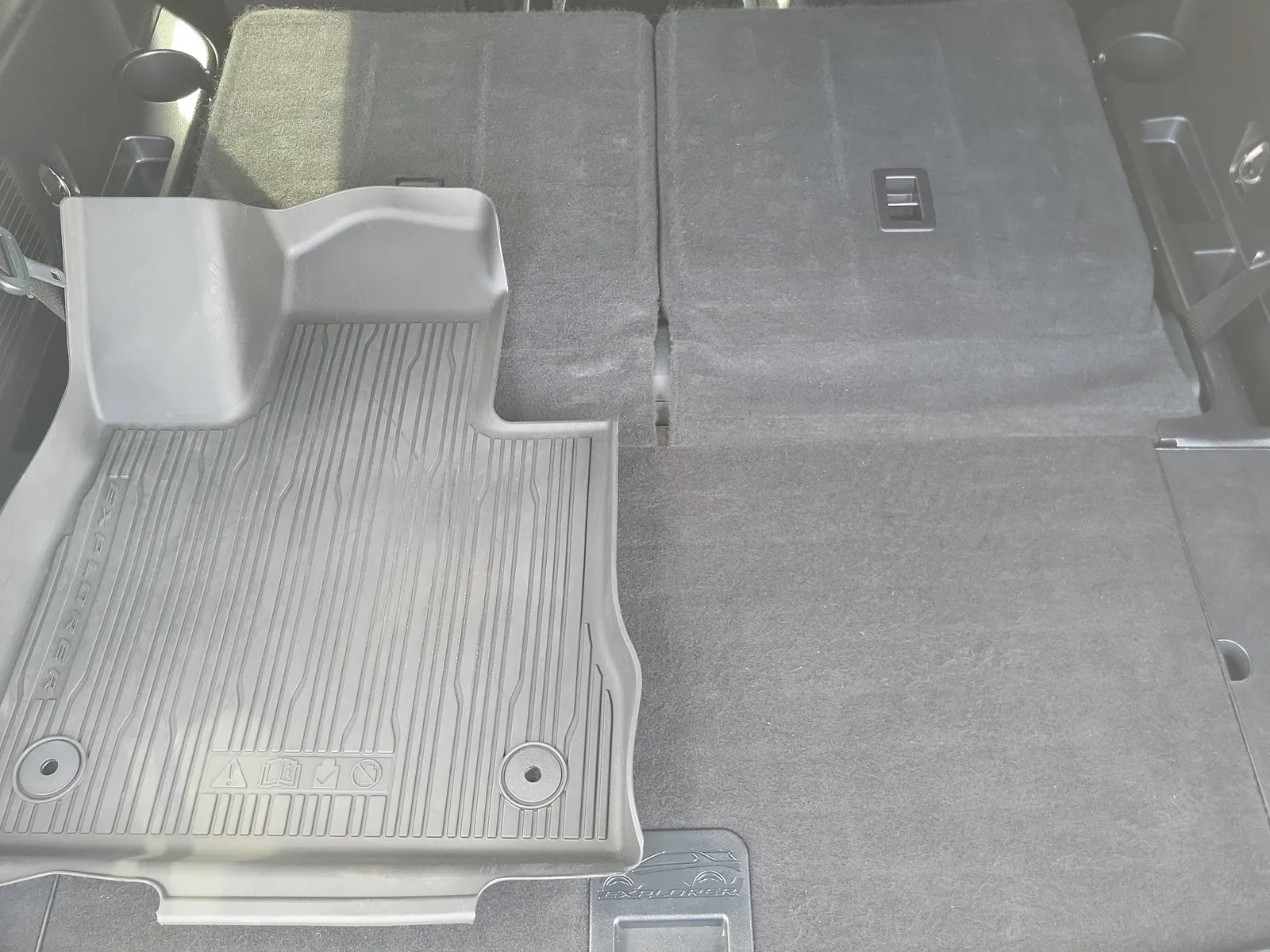 2020 Ford Explorer ST 4WD photo 18