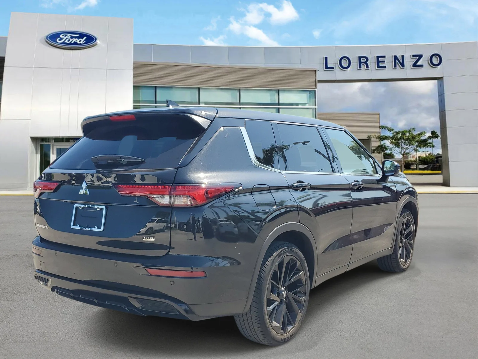 2022 Mitsubishi Outlander Black Edition photo 5