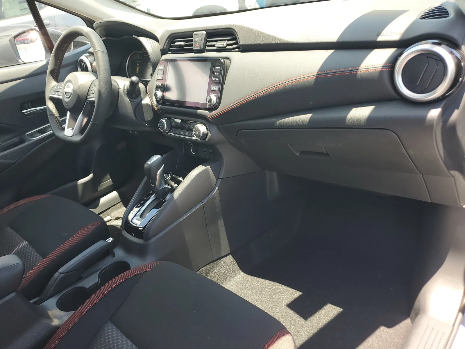 2025 Nissan Versa SR photo 13