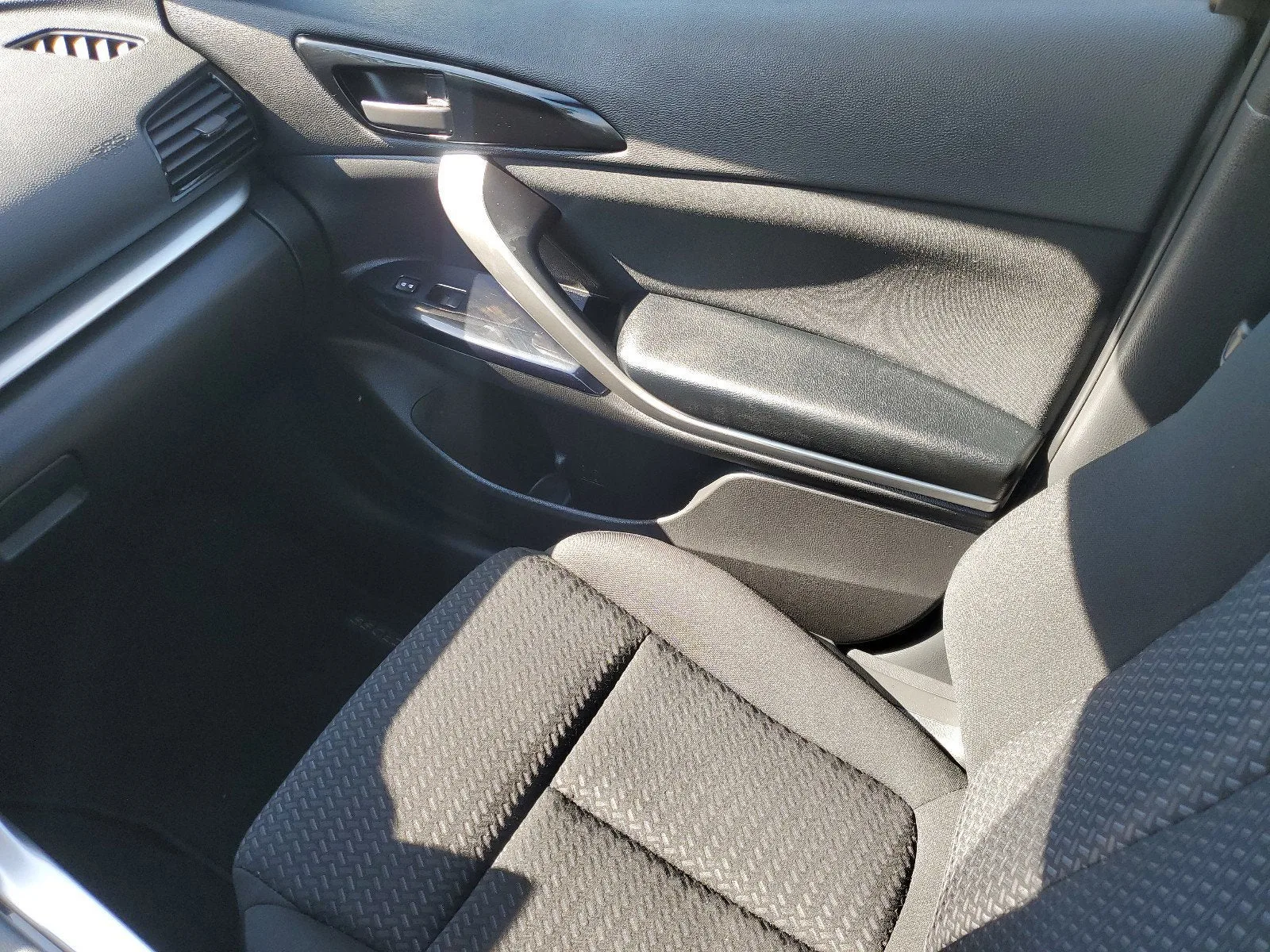 2024 Mitsubishi Eclipse Cross LE photo 11