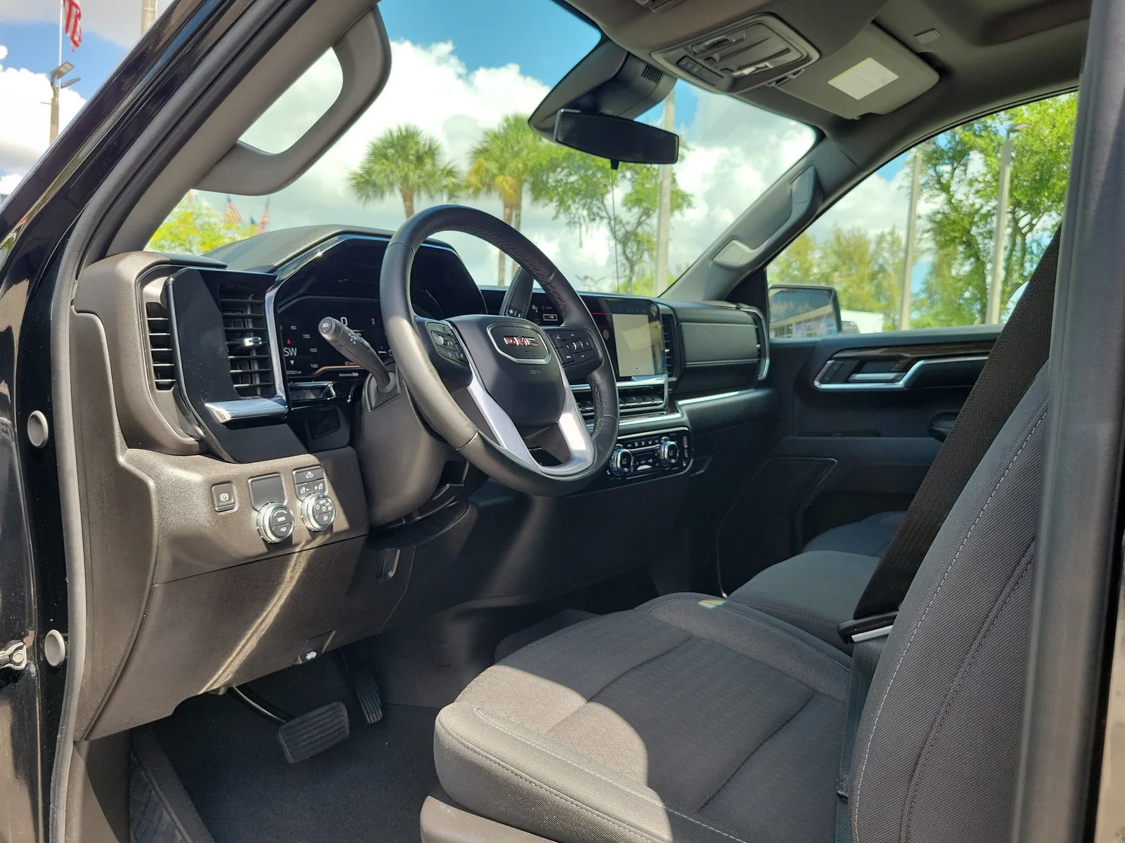 2024 GMC Sierra 1500 Elevation photo 9