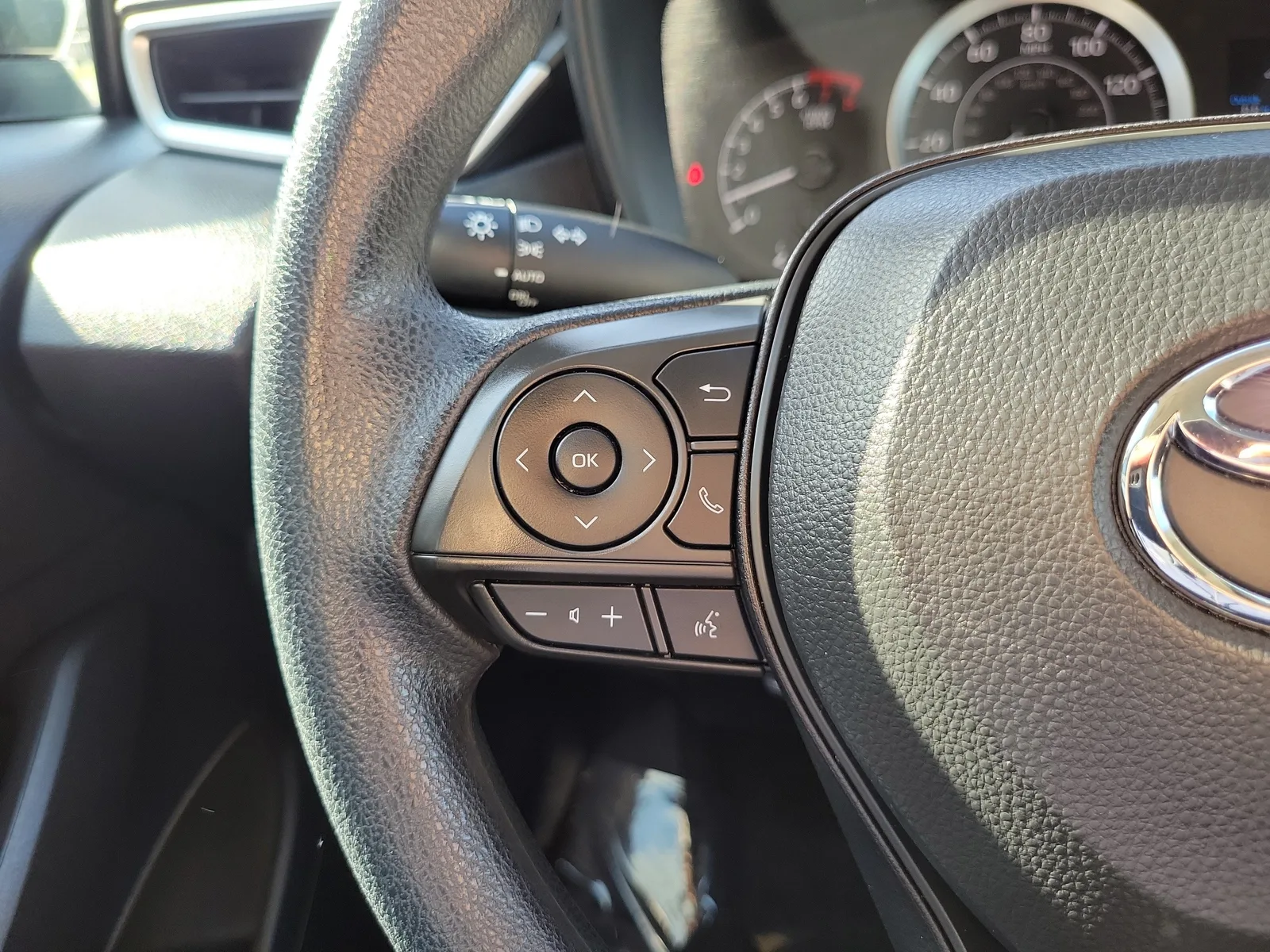 2022 Toyota Corolla LE photo 18
