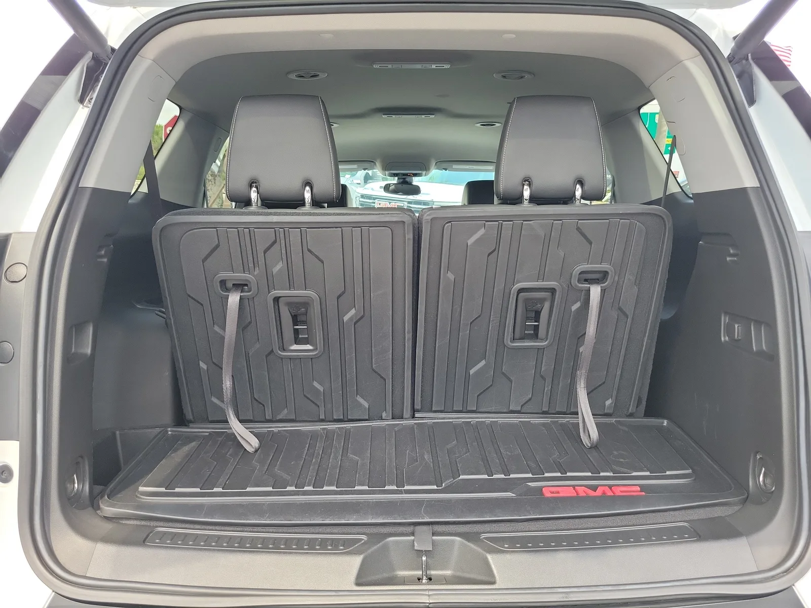2023 GMC Acadia SLT photo 10