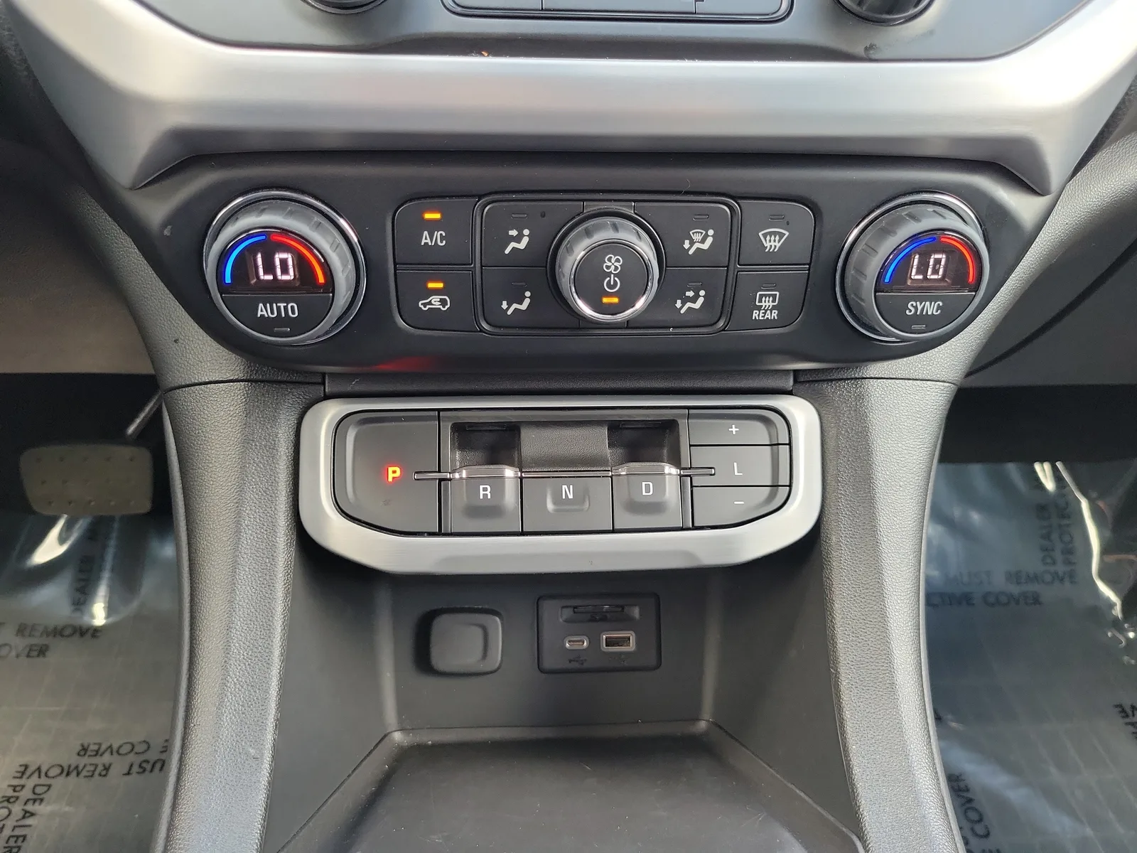 2023 GMC Acadia SLT photo 27