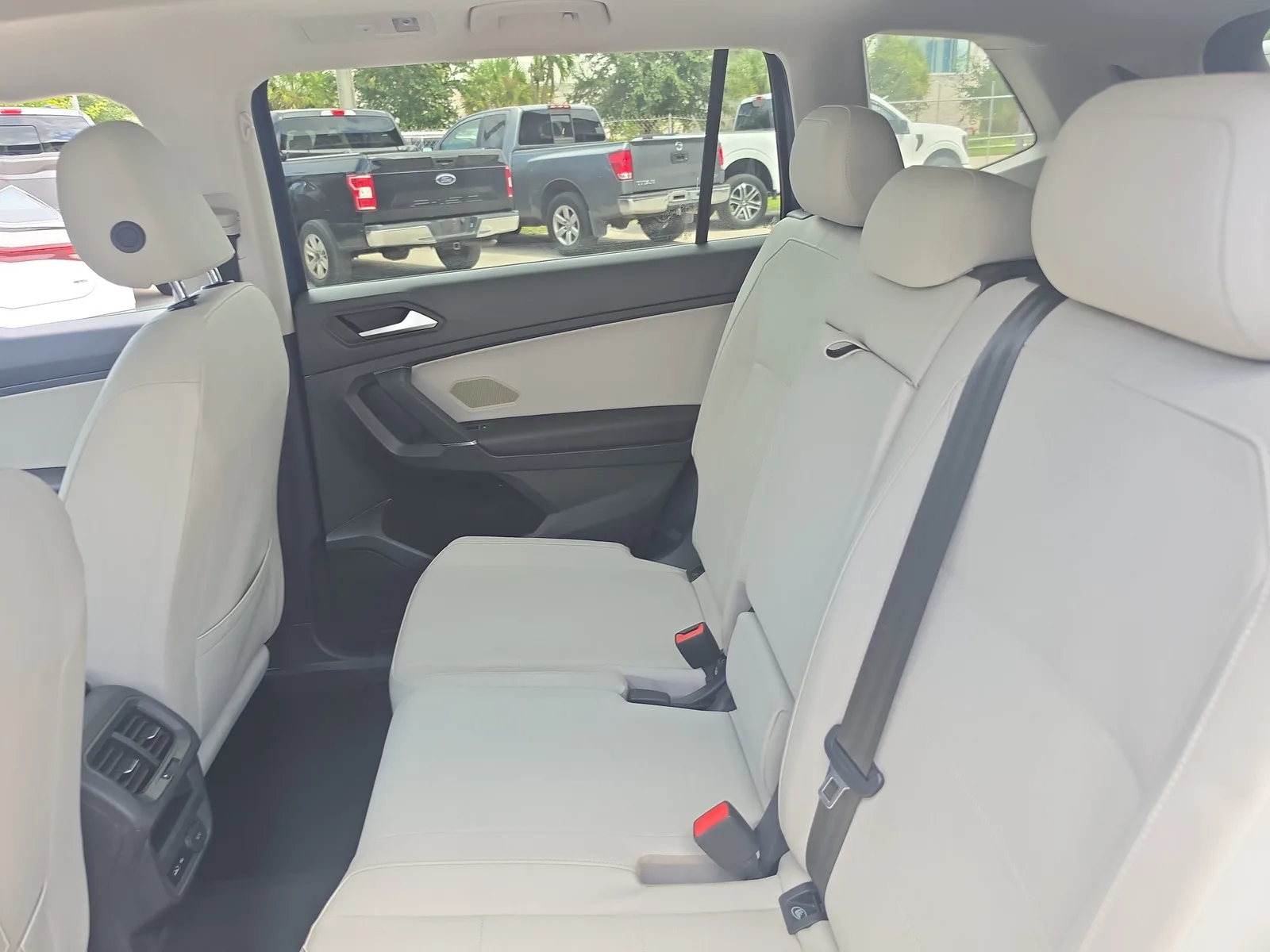 2020 Volkswagen Tiguan SE photo 13