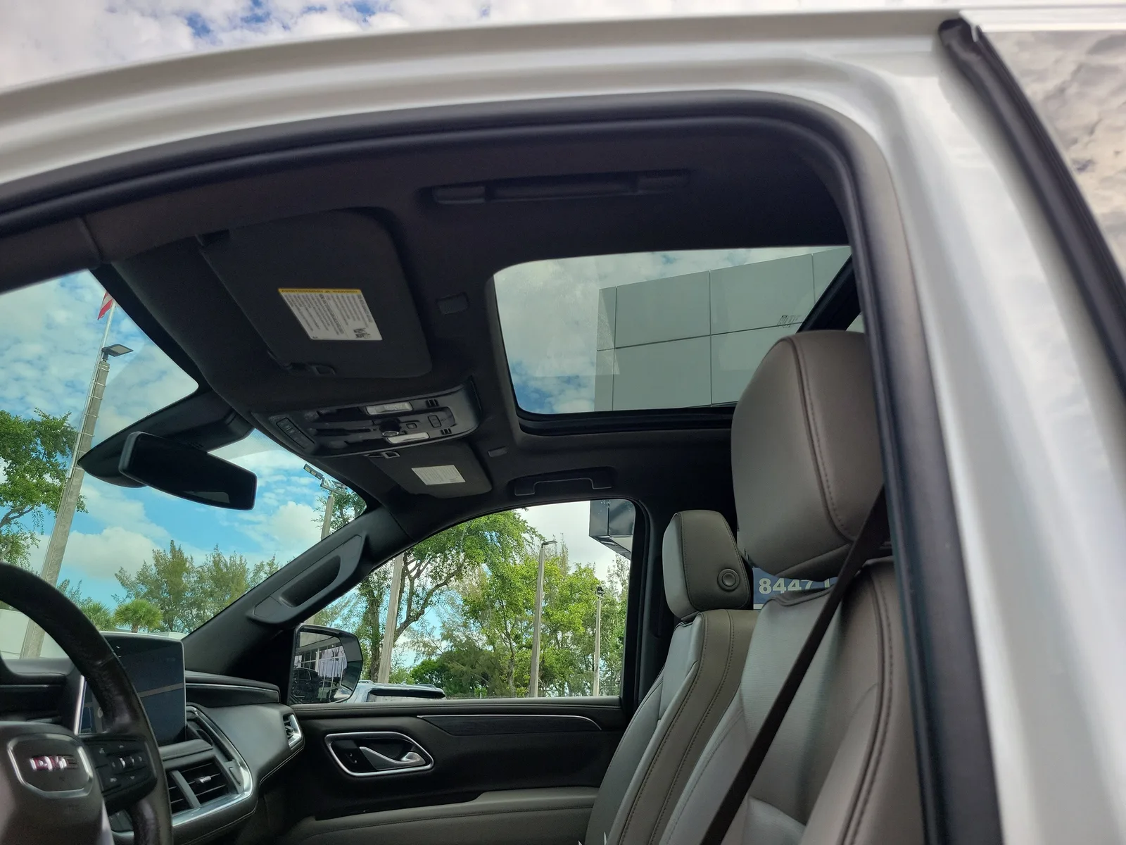 2022 GMC Yukon SLT photo 11