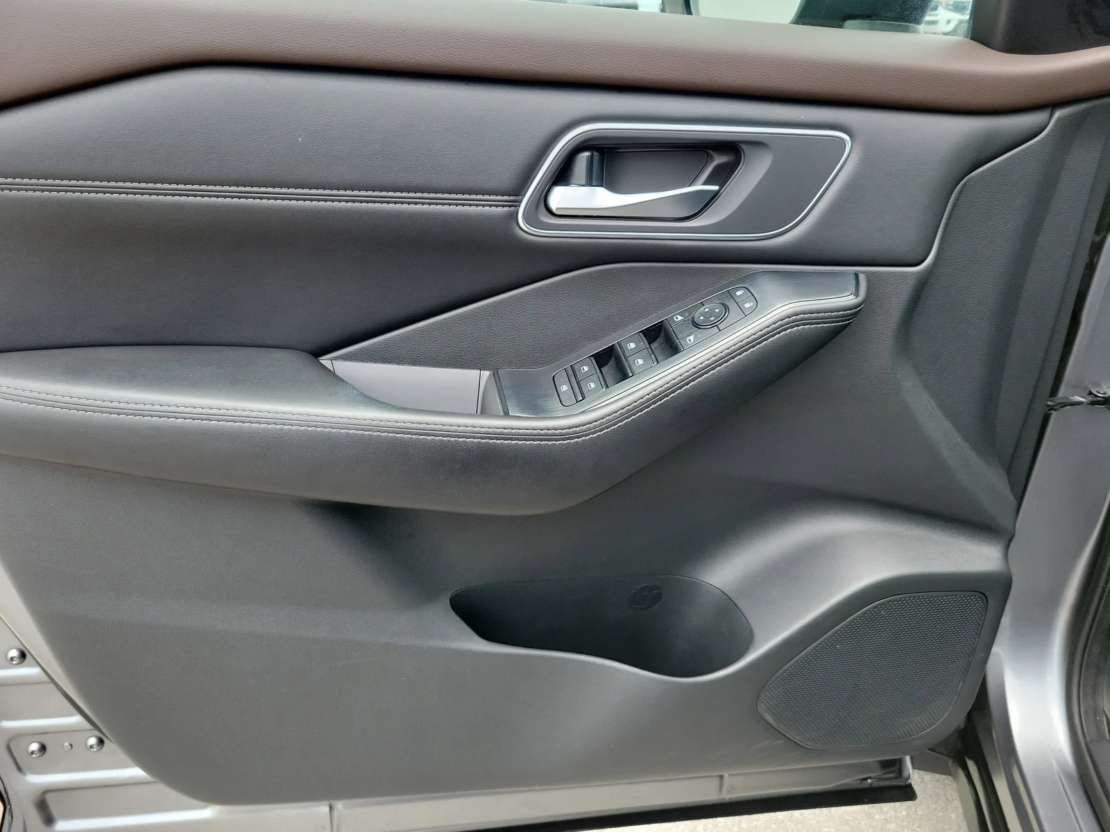 2021 Nissan Rogue SV photo 27