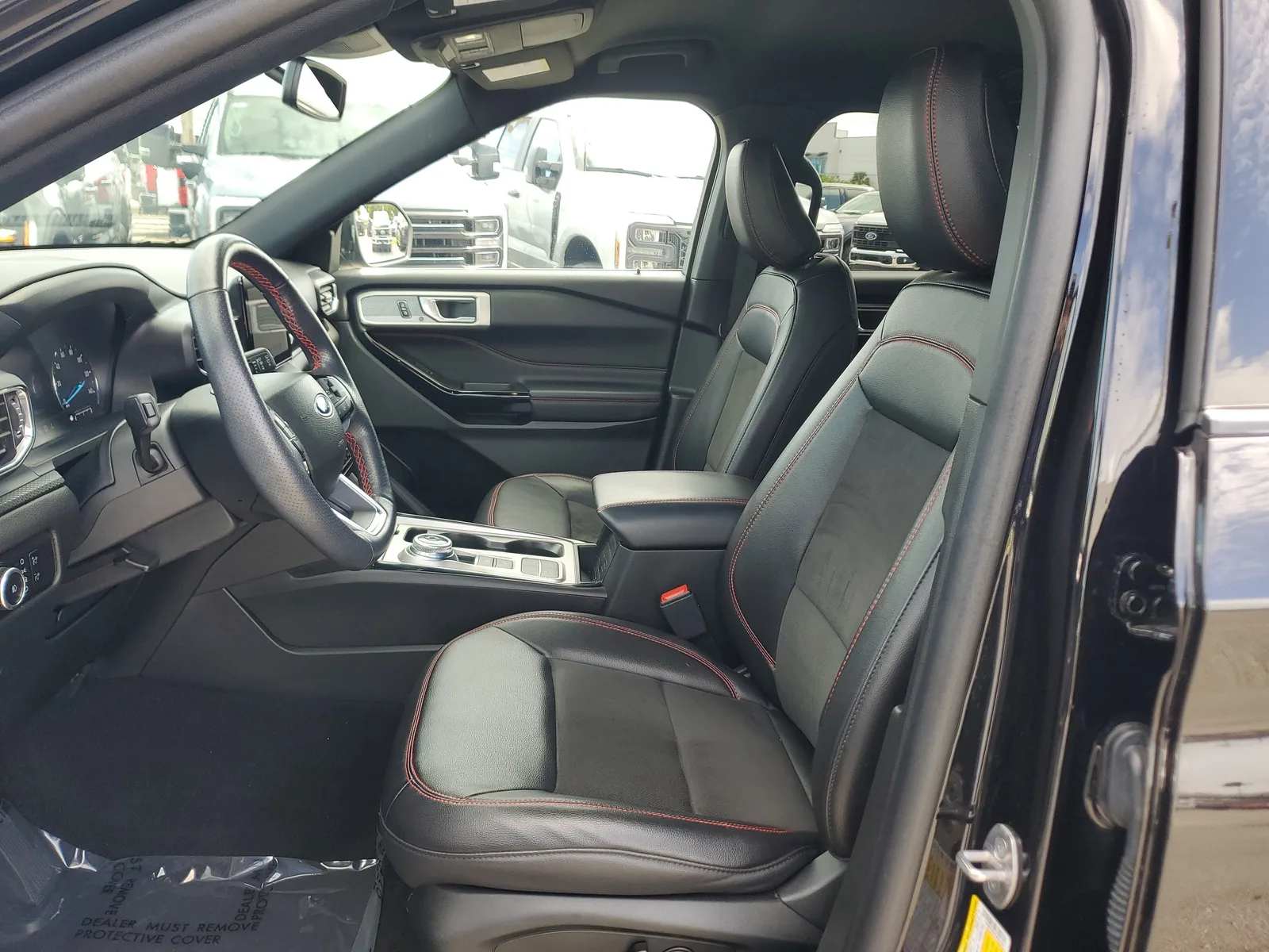 2023 Ford Explorer ST-Line photo 12