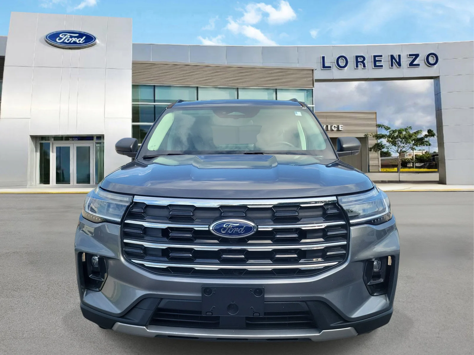 2025 Ford Explorer Active photo 2