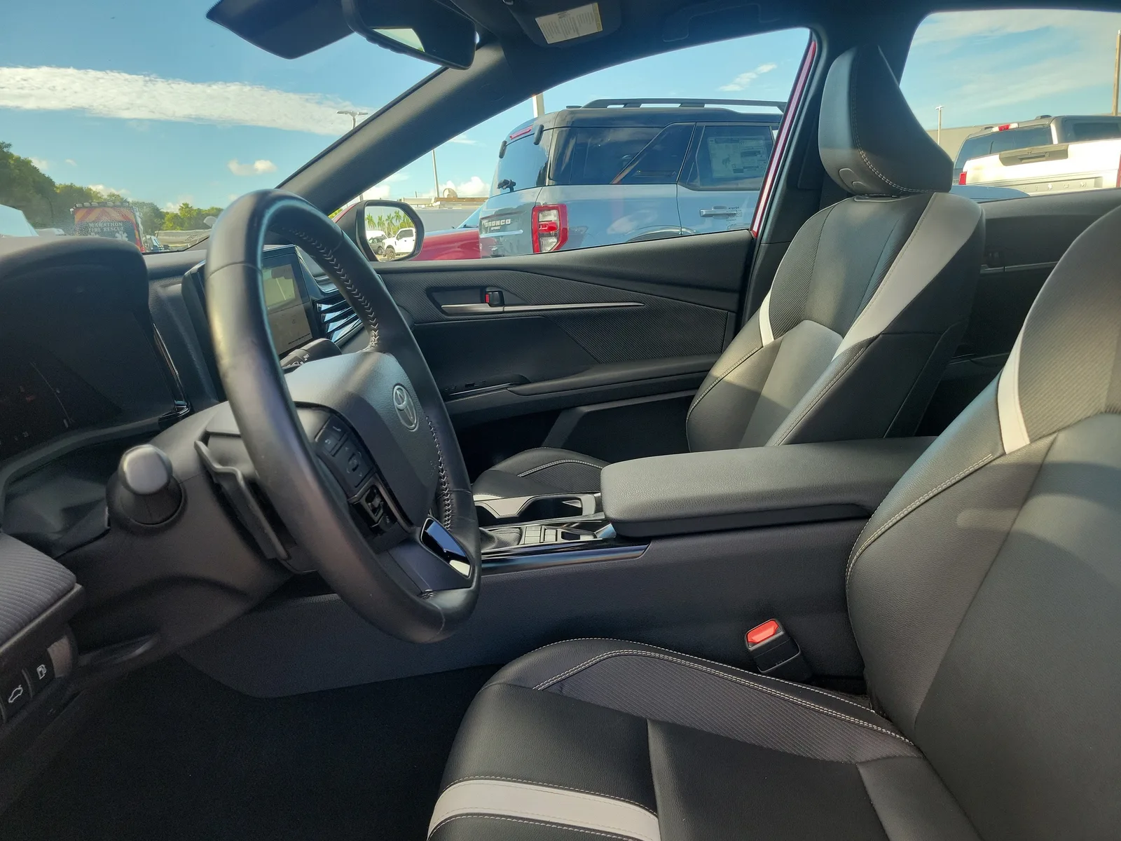 2025 Toyota Camry SE photo 11