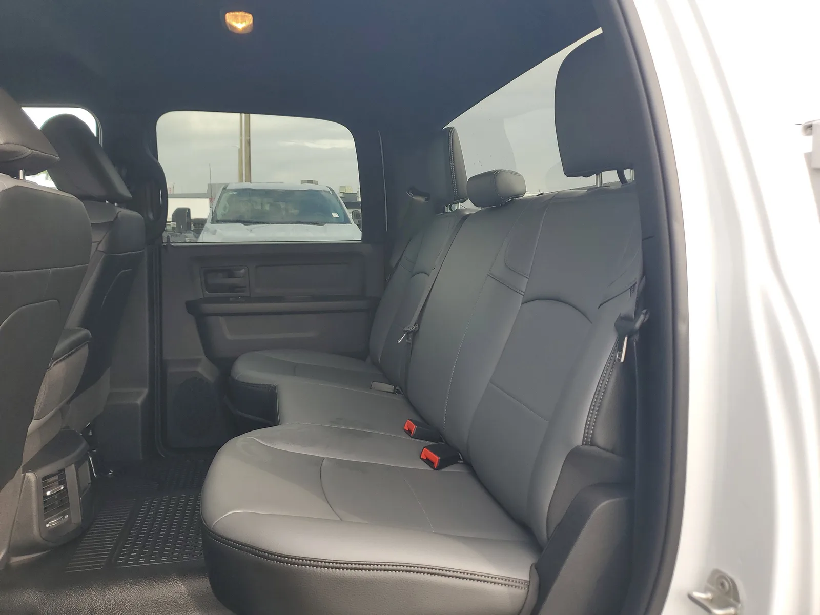 2024 RAM 3500 Tradesman 4WD photo 12