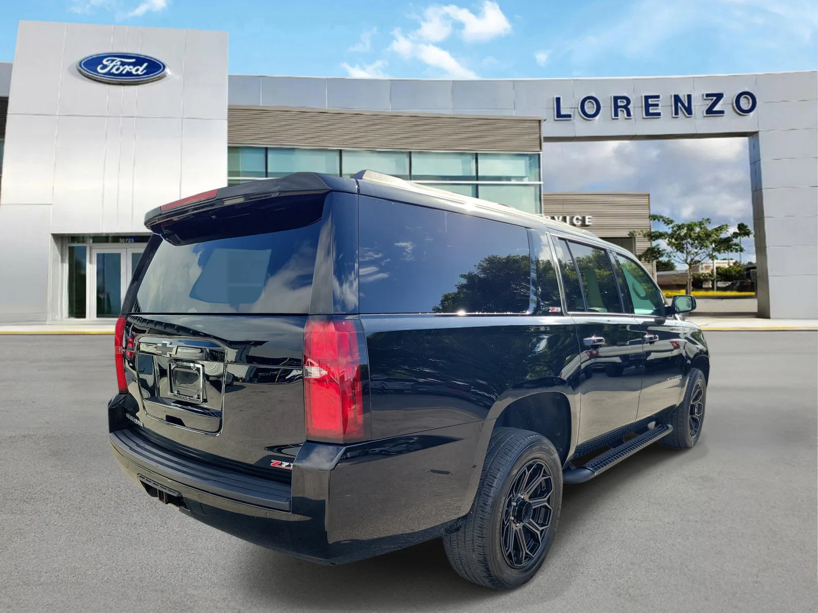 2020 Chevrolet Suburban LT photo 5