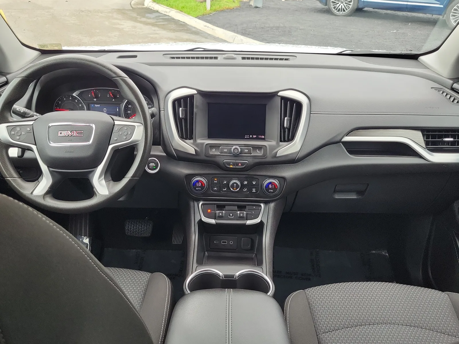 2024 GMC Terrain SLE photo 17