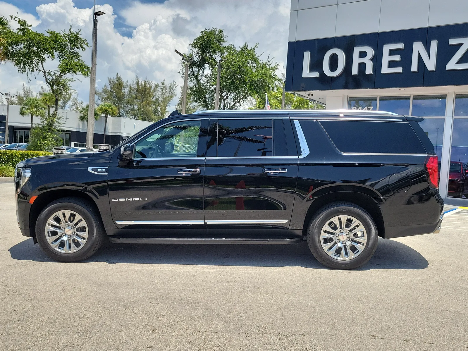2024 GMC Yukon XL Denali photo 8