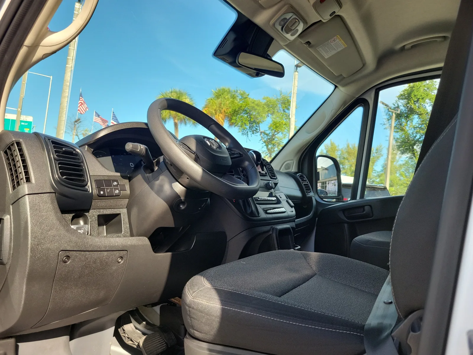 2025 RAM ProMaster Cargo Van Tradesman photo 9