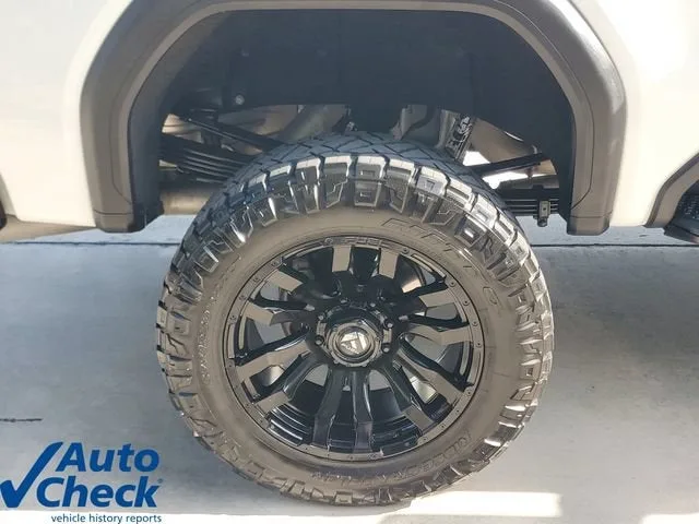 2024 GMC Sierra 2500 HD Denali Ultimate photo 9